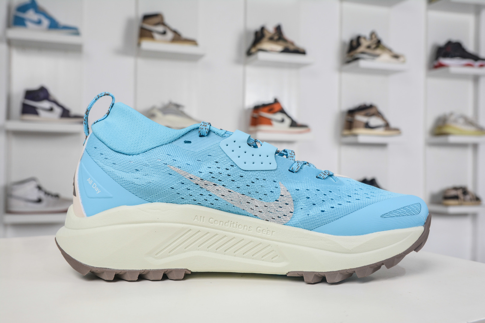 NK ACG ZEGAMA TRAIL 6 网面透气跑步鞋 兼顾迅疾外观和稳固脚感 HV8113-400