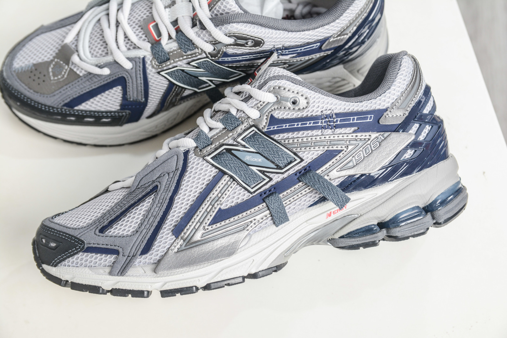 T版New Balance M1906R系列 复古老爹防滑耐磨低帮 跑步鞋 U19064F6 T版New Balance M1906R系列 复古老爹防滑耐磨低帮 跑步鞋 U19064F6