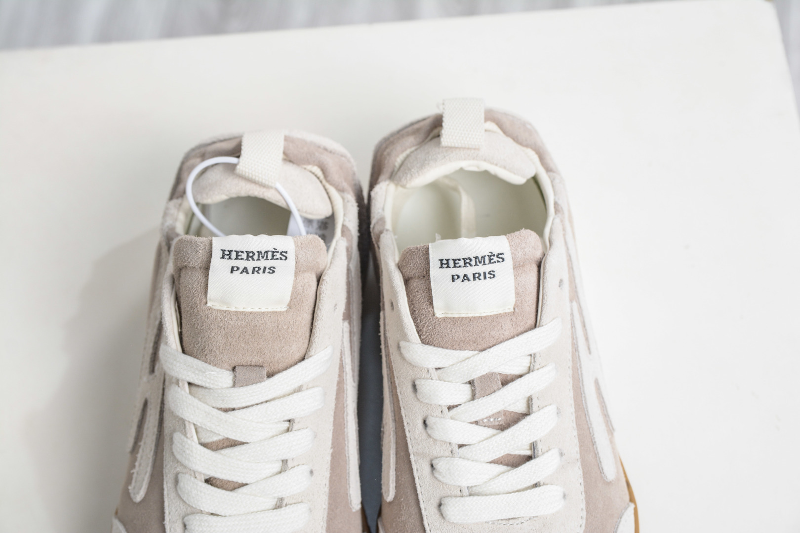 意大利顶级奢侈品牌 爱马仕 HERMES 低帮潮流风百搭休闲运动鞋 Z857-H242925ZHNL 意大利顶级奢侈品牌 爱马仕 HERMES 低帮潮流风百搭休闲运动鞋 Z857-H242925ZHNL