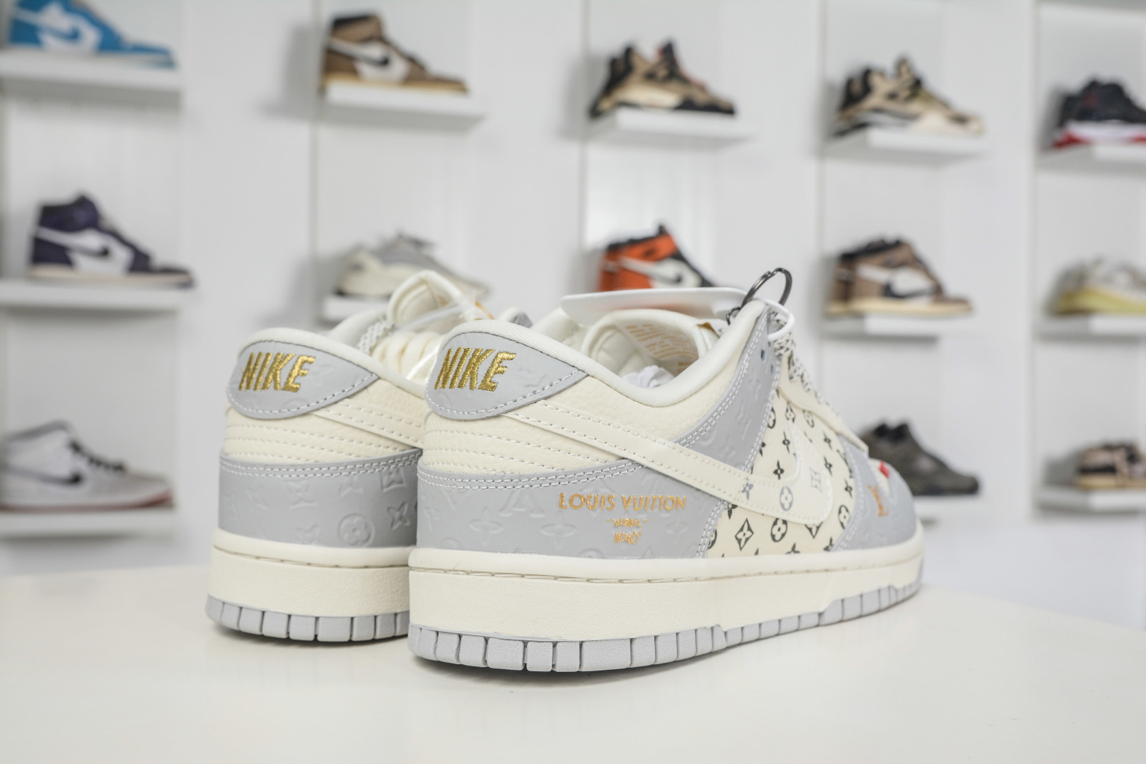 Nike SB Dunk Low x Louis Vuitton LV限定联名-印花米白灰 MN1688-107 Nike SB Dunk Low x Louis Vuitton LV限定联名-印花米白灰 MN1688-107
