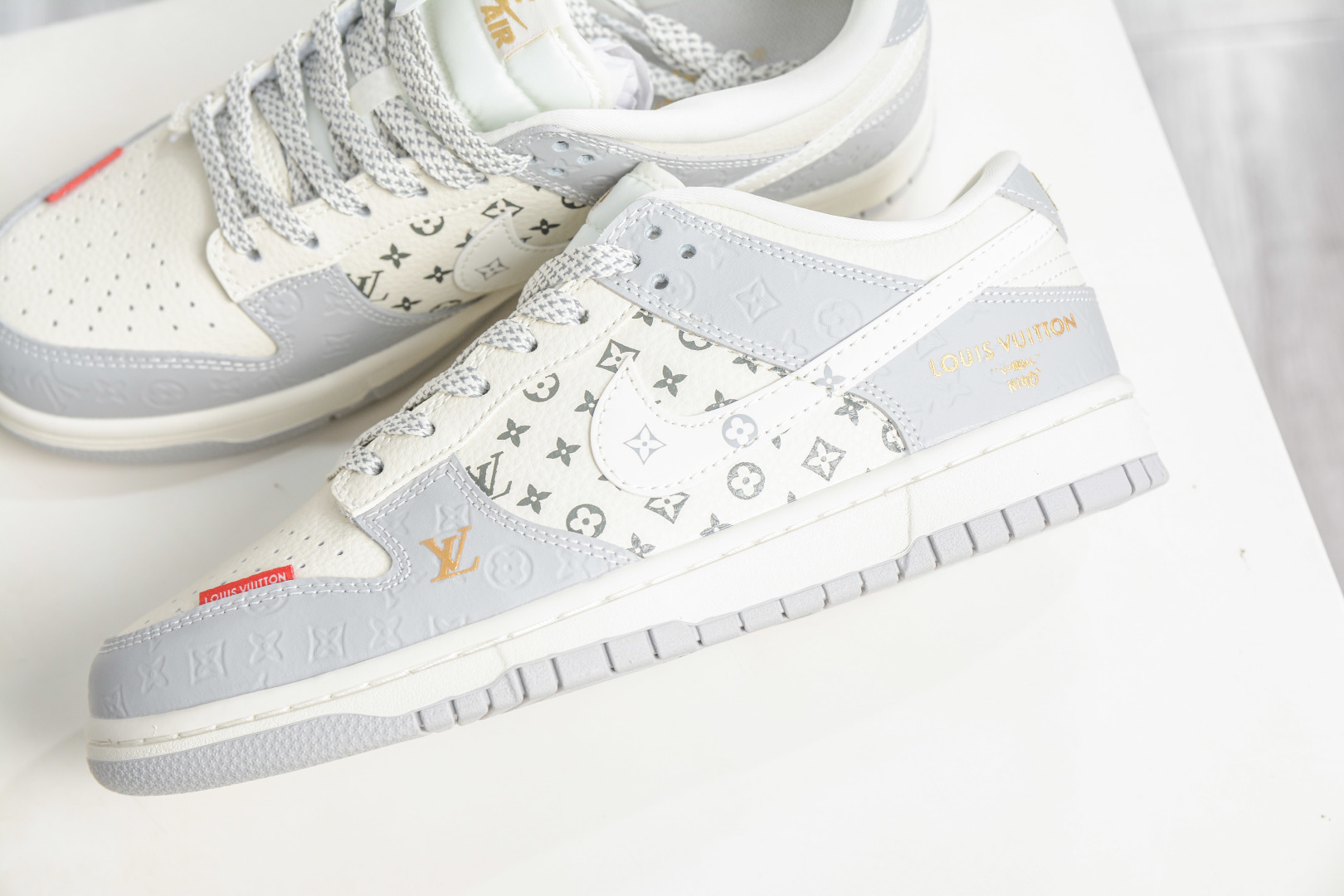 Nike SB Dunk Low x Louis Vuitton LV限定联名-印花米白灰 MN1688-107 Nike SB Dunk Low x Louis Vuitton LV限定联名-印花米白灰 MN1688-107