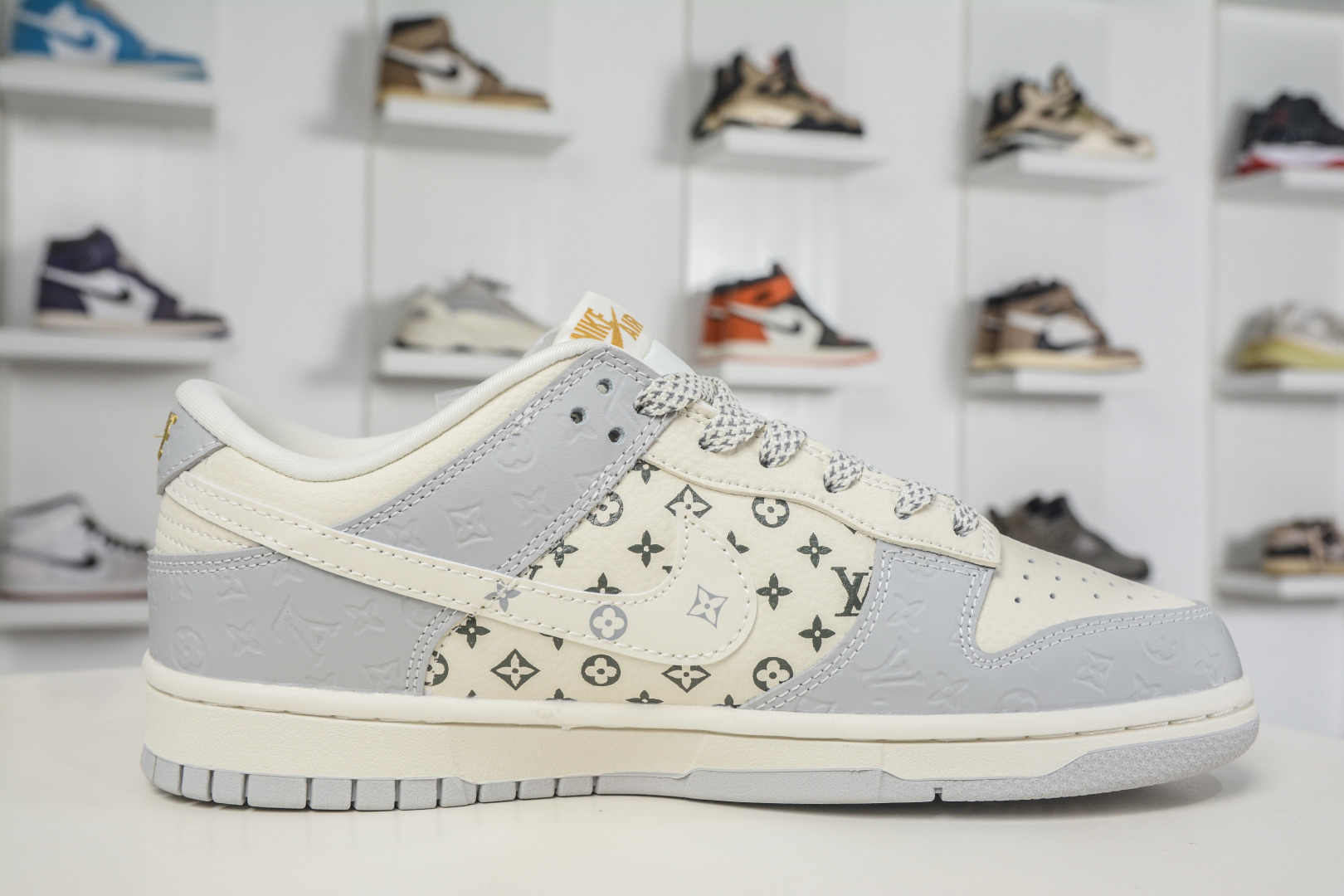 Nike SB Dunk Low x Louis Vuitton LV限定联名-印花米白灰 MN1688-107 Nike SB Dunk Low x Louis Vuitton LV限定联名-印花米白灰 MN1688-107