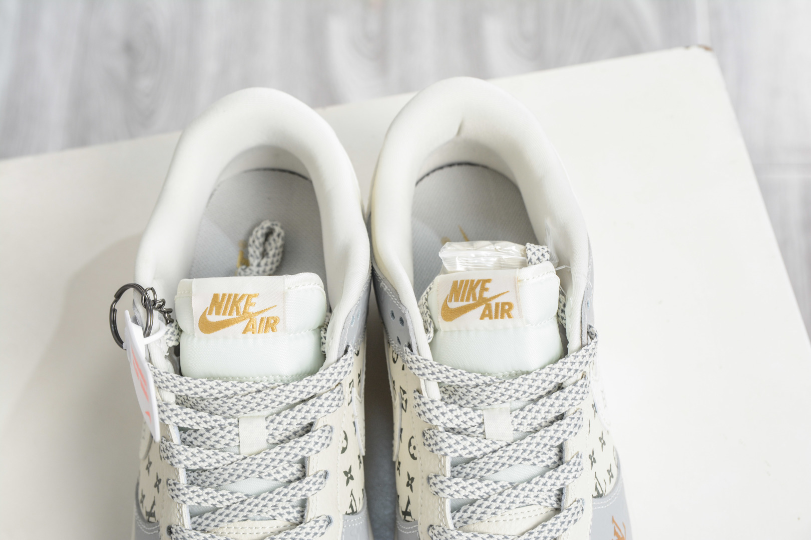 Nike SB Dunk Low x Louis Vuitton LV限定联名-印花米白灰 MN1688-107 Nike SB Dunk Low x Louis Vuitton LV限定联名-印花米白灰 MN1688-107