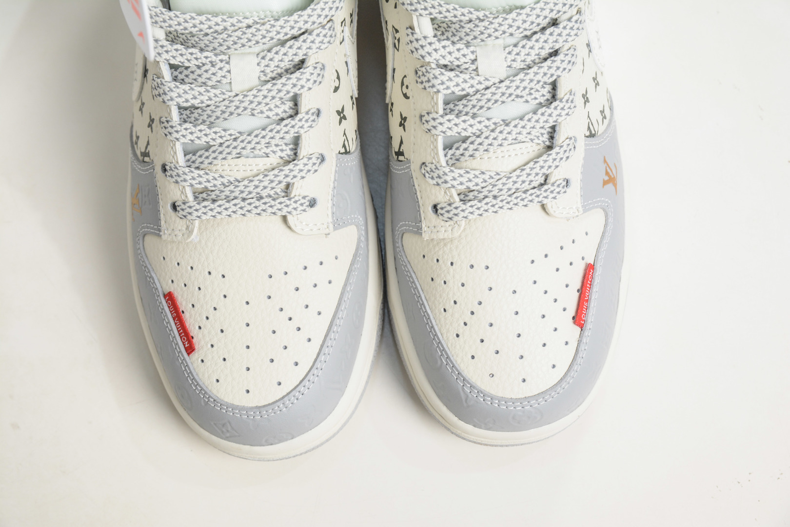 Nike SB Dunk Low x Louis Vuitton LV限定联名-印花米白灰 MN1688-107 Nike SB Dunk Low x Louis Vuitton LV限定联名-印花米白灰 MN1688-107