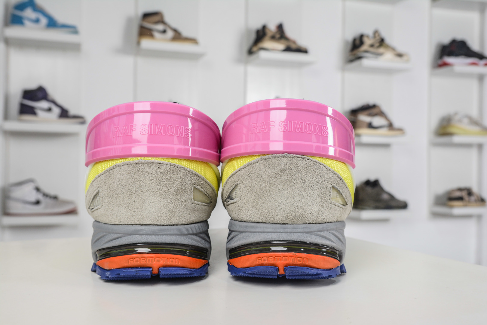 RAF SIMONS RUNNER 潮流运动 圆头系带 低帮休闲鞋采用光滑皮革 M20564