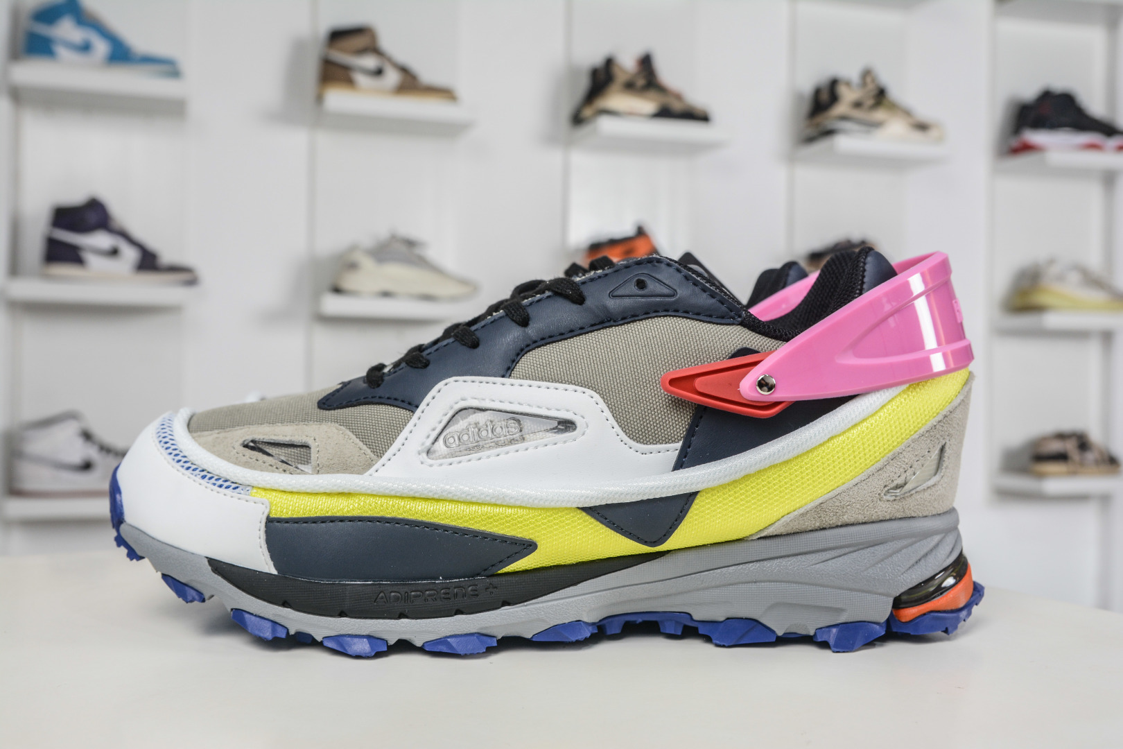 RAF SIMONS RUNNER 潮流运动 圆头系带 低帮休闲鞋采用光滑皮革 M20564