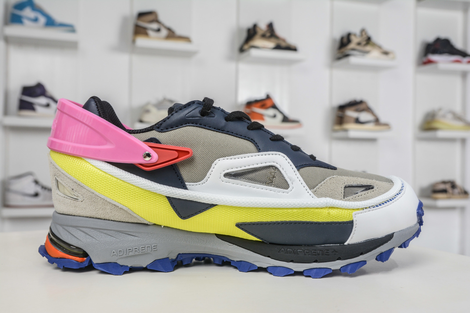 RAF SIMONS RUNNER 潮流运动 圆头系带 低帮休闲鞋采用光滑皮革 M20564