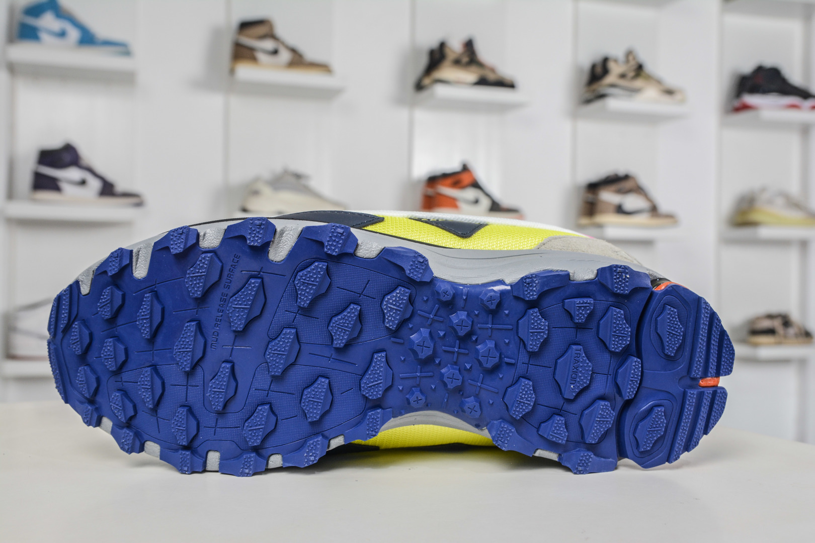 RAF SIMONS RUNNER 潮流运动 圆头系带 低帮休闲鞋采用光滑皮革 M20564