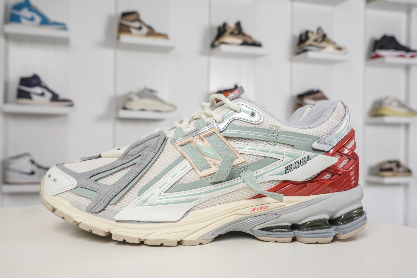 T版New Balance M1906R系列 复古老爹防滑耐磨低帮 跑步鞋 U19065DY T版New Balance M1906R系列 复古老爹防滑耐磨低帮 跑步鞋 U19065DY