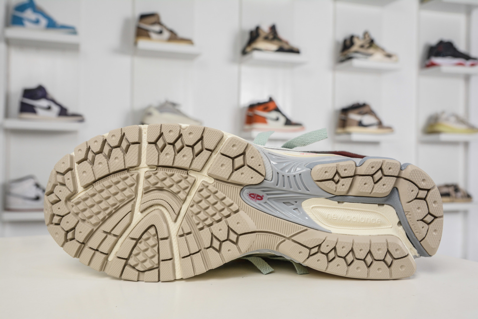 T版New Balance M1906R系列 复古老爹防滑耐磨低帮 跑步鞋 U19065DY T版New Balance M1906R系列 复古老爹防滑耐磨低帮 跑步鞋 U19065DY