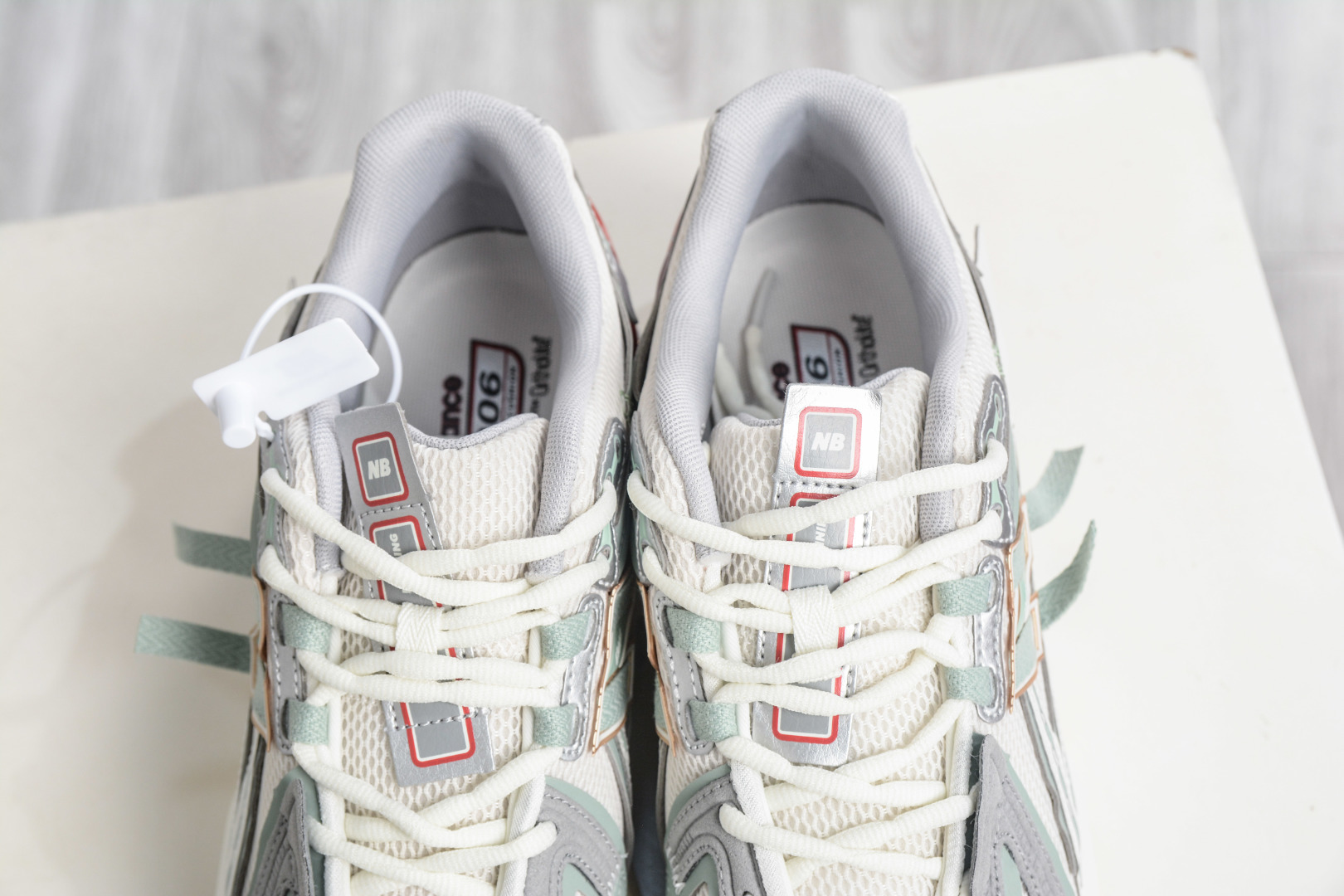 T版New Balance M1906R系列 复古老爹防滑耐磨低帮 跑步鞋 U19065DY T版New Balance M1906R系列 复古老爹防滑耐磨低帮 跑步鞋 U19065DY