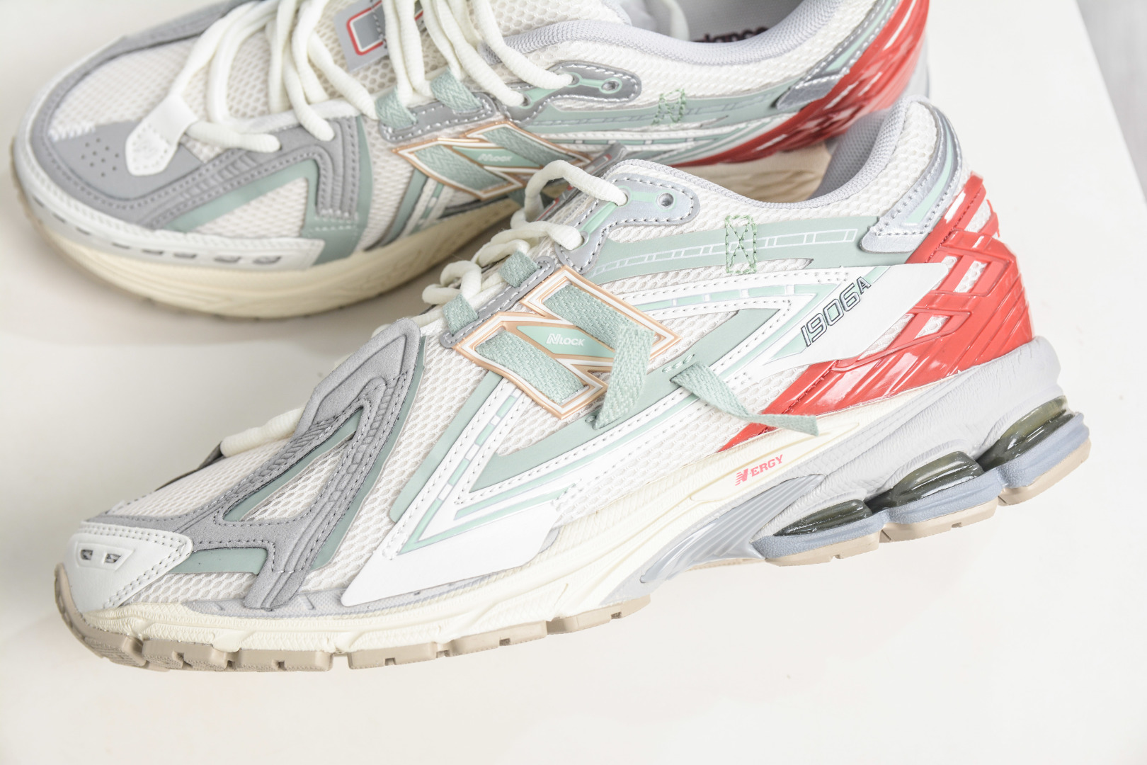 T版New Balance M1906R系列 复古老爹防滑耐磨低帮 跑步鞋 U19065DY T版New Balance M1906R系列 复古老爹防滑耐磨低帮 跑步鞋 U19065DY