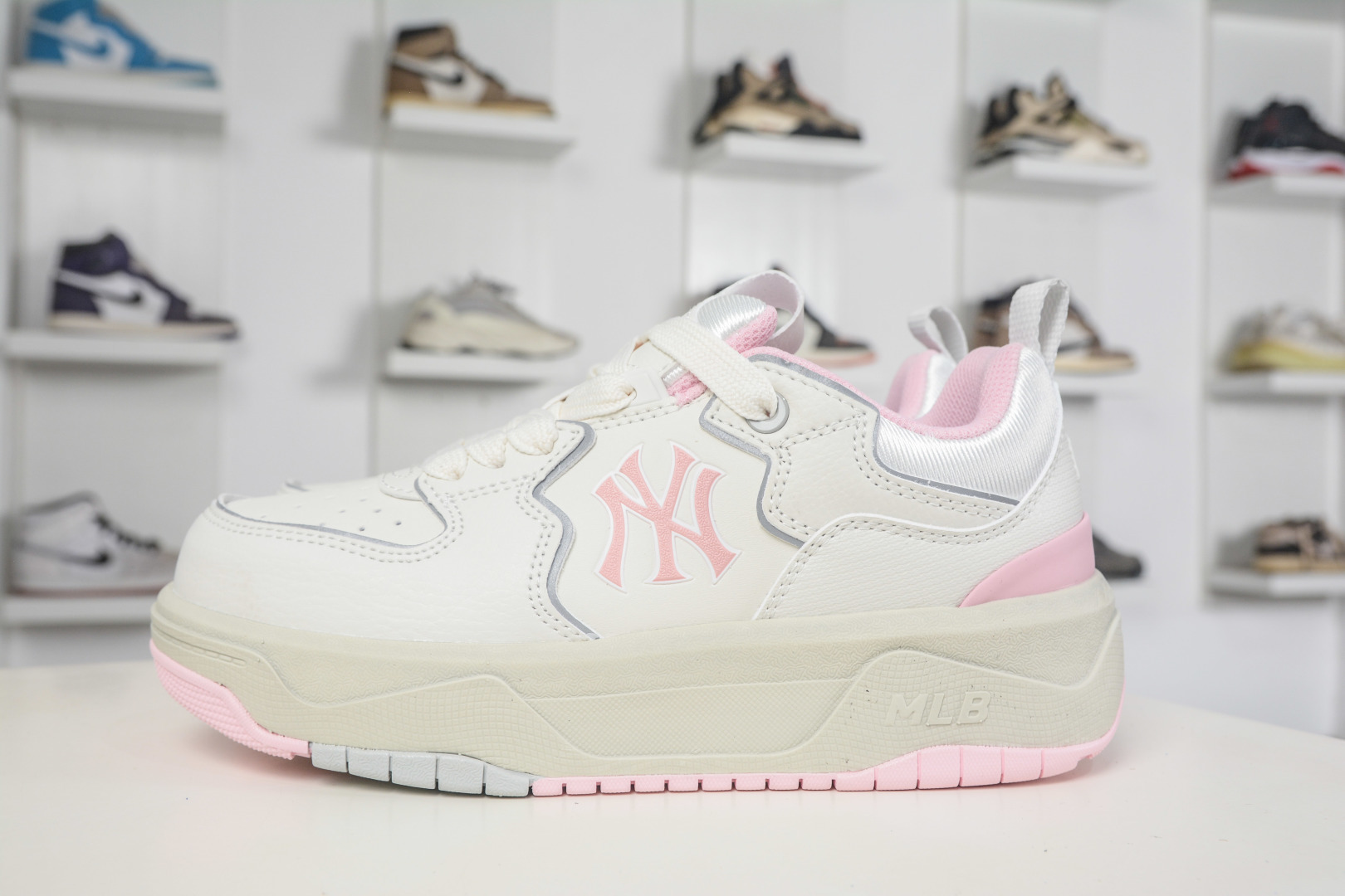 MLB Chunky Liner Mid Denim Monogram 学长鞋系列低帮老爹风轻量增高厚底百搭休闲运动慢跑鞋 3ASXM096N 50PKS MLB Chunky Liner Mid Denim Monogram 学长鞋系列低帮老爹风轻量增高厚底百搭休闲运动慢跑鞋 3ASXM096N 50PKS