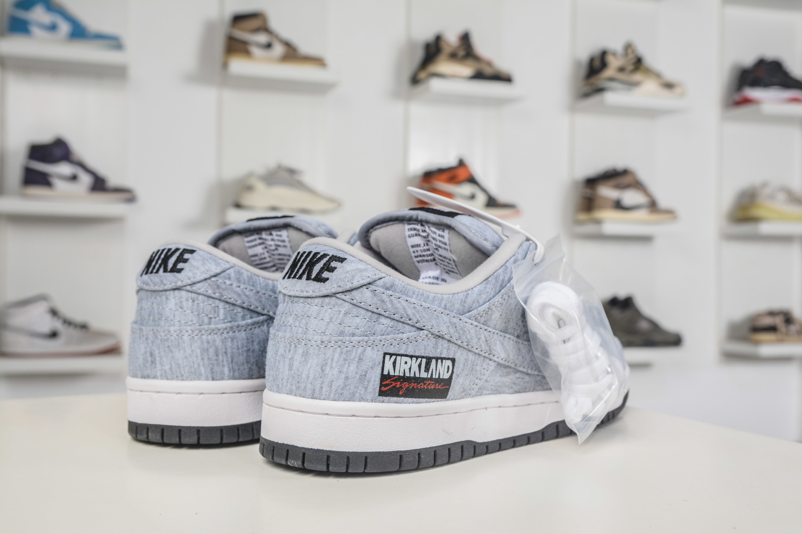 Nike Dunk SB Low 开市客联名 灰白 IF0673-001 Nike Dunk SB Low 开市客联名 灰白 IF0673-001