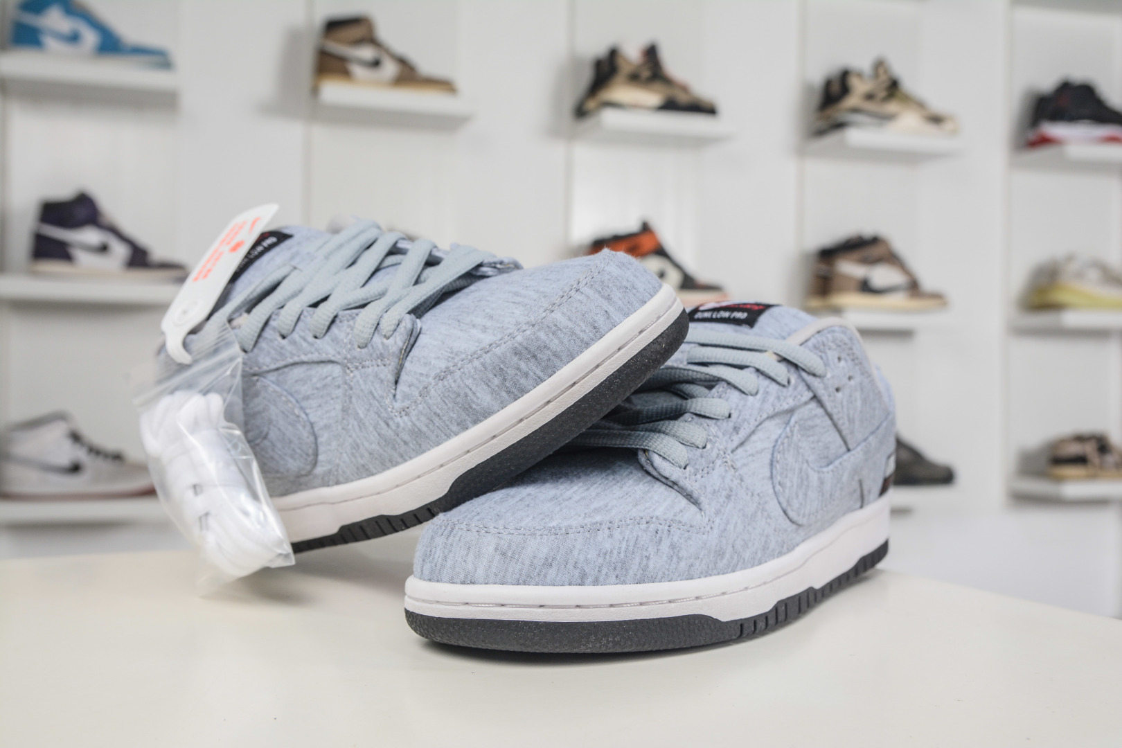 Nike Dunk SB Low 开市客联名 灰白 IF0673-001 Nike Dunk SB Low 开市客联名 灰白 IF0673-001