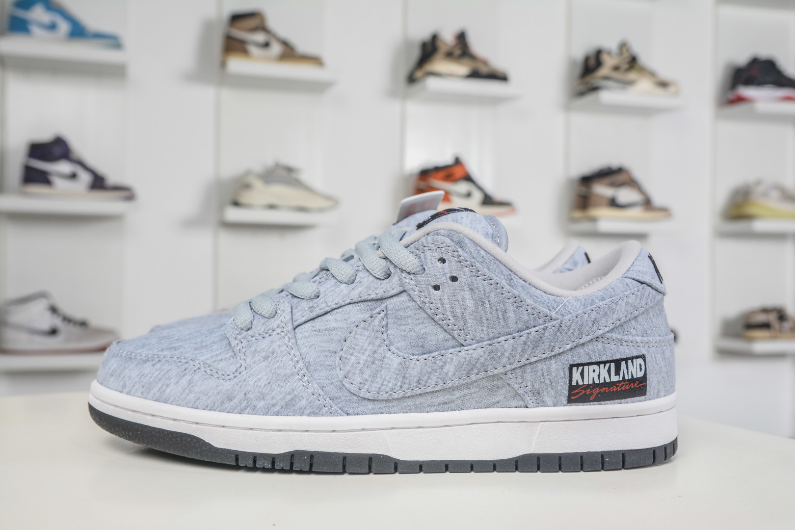 Nike Dunk SB Low 开市客联名 灰白 IF0673-001 Nike Dunk SB Low 开市客联名 灰白 IF0673-001
