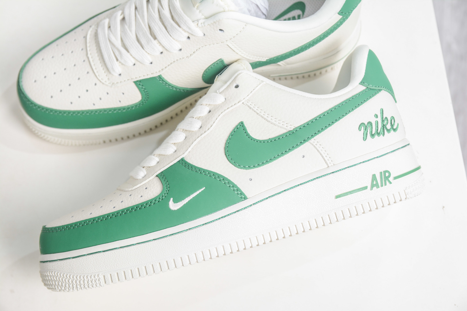 Nike Air Force 1 Low 07 米白绿 FV3694-111