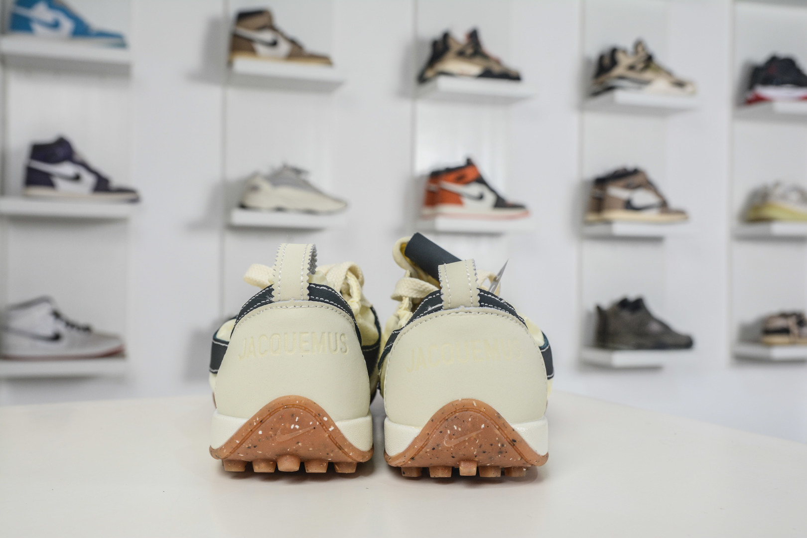 Jacquemus x Nike Jacumoon 耐克 柔软舒适防滑耐磨 低帮休闲板鞋 HV8547-700 Jacquemus x Nike Jacumoon 耐克 柔软舒适防滑耐磨 低帮休闲板鞋 HV8547-700