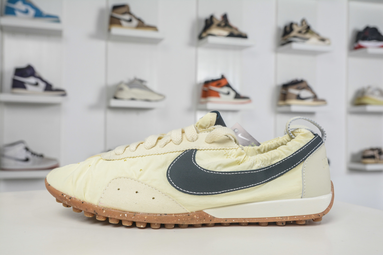 Jacquemus x Nike Jacumoon 耐克 柔软舒适防滑耐磨 低帮休闲板鞋 HV8547-700 Jacquemus x Nike Jacumoon 耐克 柔软舒适防滑耐磨 低帮休闲板鞋 HV8547-700