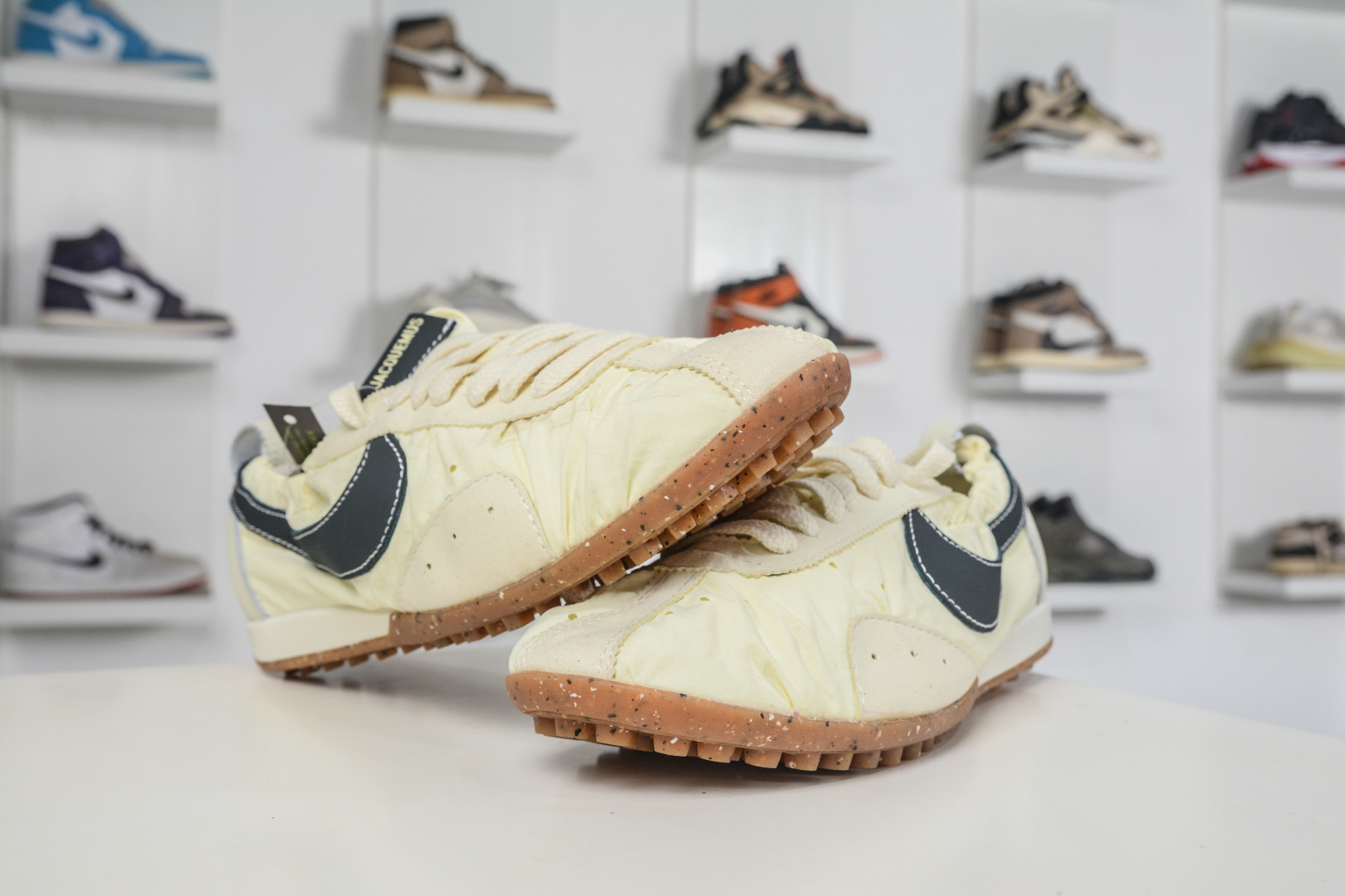 Jacquemus x Nike Jacumoon 耐克 柔软舒适防滑耐磨 低帮休闲板鞋 HV8547-700 Jacquemus x Nike Jacumoon 耐克 柔软舒适防滑耐磨 低帮休闲板鞋 HV8547-700