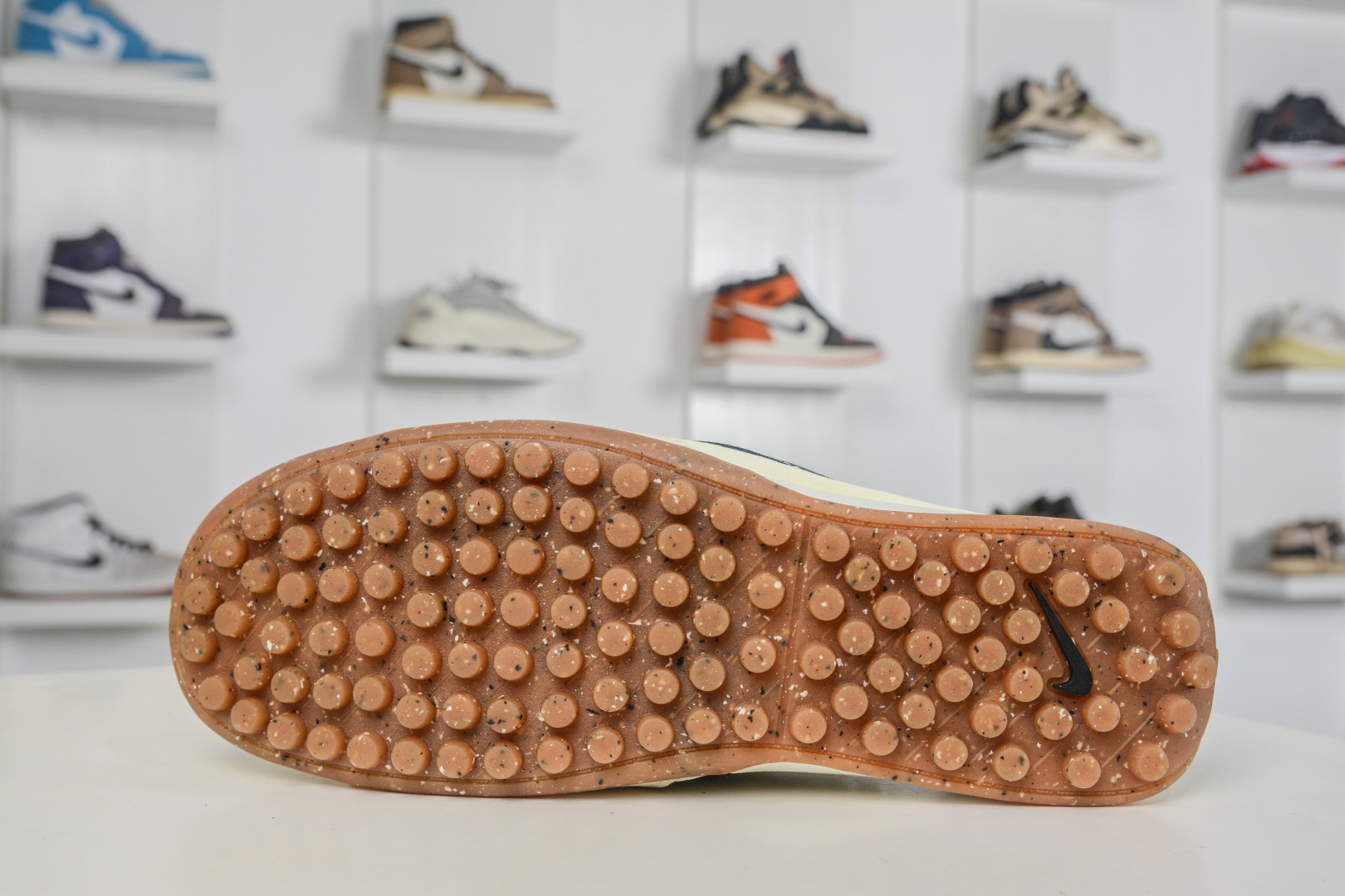 Jacquemus x Nike Jacumoon 耐克 柔软舒适防滑耐磨 低帮休闲板鞋 HV8547-700 Jacquemus x Nike Jacumoon 耐克 柔软舒适防滑耐磨 低帮休闲板鞋 HV8547-700