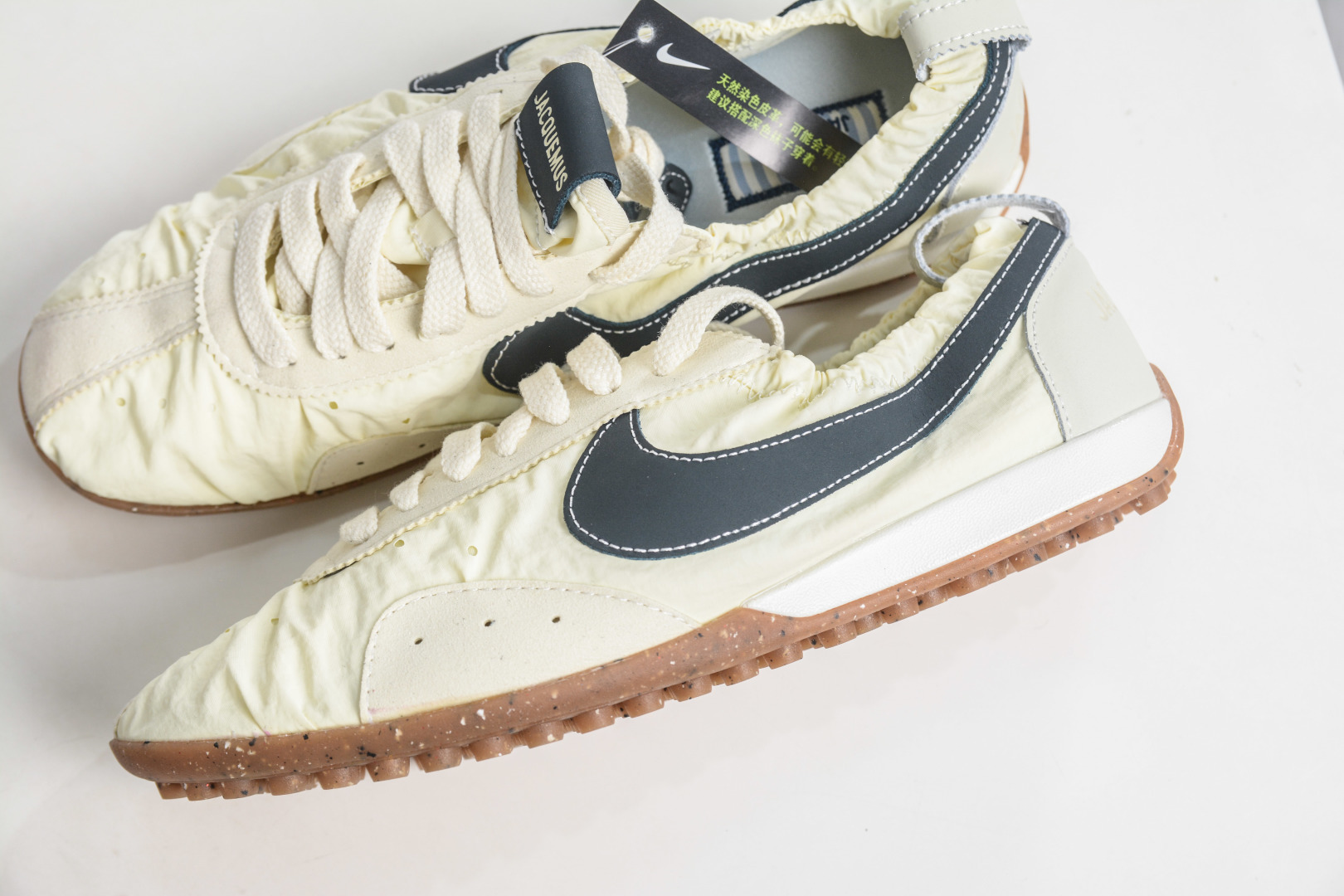 Jacquemus x Nike Jacumoon 耐克 柔软舒适防滑耐磨 低帮休闲板鞋 HV8547-700 Jacquemus x Nike Jacumoon 耐克 柔软舒适防滑耐磨 低帮休闲板鞋 HV8547-700