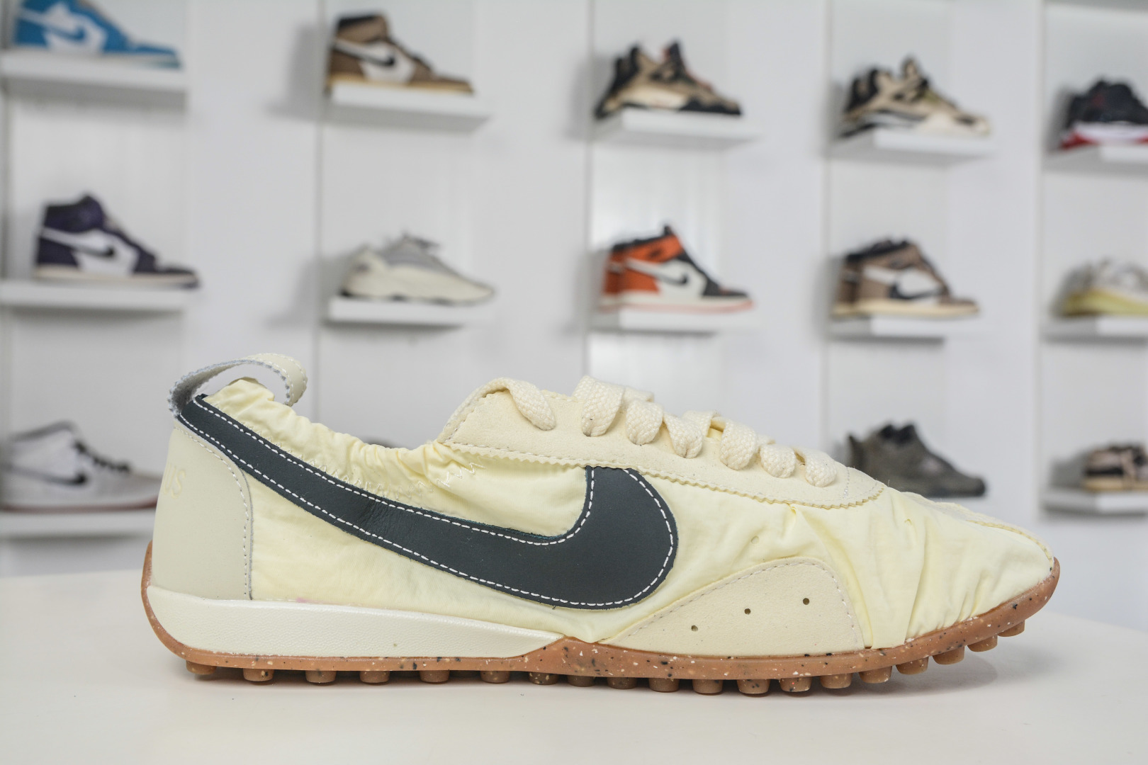 Jacquemus x Nike Jacumoon 耐克 柔软舒适防滑耐磨 低帮休闲板鞋 HV8547-700 Jacquemus x Nike Jacumoon 耐克 柔软舒适防滑耐磨 低帮休闲板鞋 HV8547-700