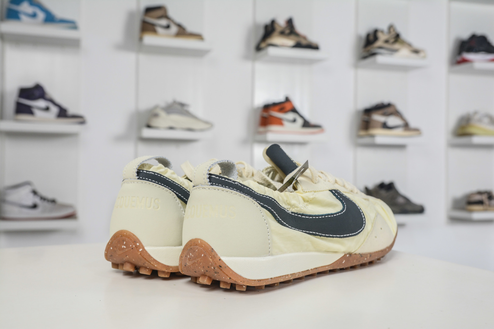 Jacquemus x Nike Jacumoon 耐克 柔软舒适防滑耐磨 低帮休闲板鞋 HV8547-700 Jacquemus x Nike Jacumoon 耐克 柔软舒适防滑耐磨 低帮休闲板鞋 HV8547-700