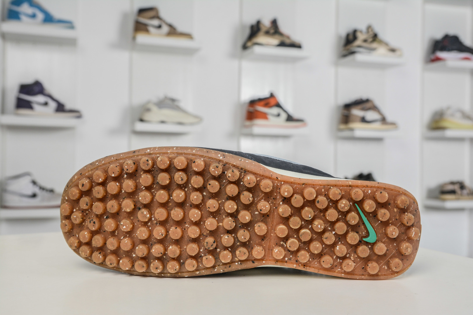 Jacquemus x Nike Jacumoon 耐克 柔软舒适防滑耐磨 低帮休闲板鞋 HV8547-001 Jacquemus x Nike Jacumoon 耐克 柔软舒适防滑耐磨 低帮休闲板鞋 HV8547-001