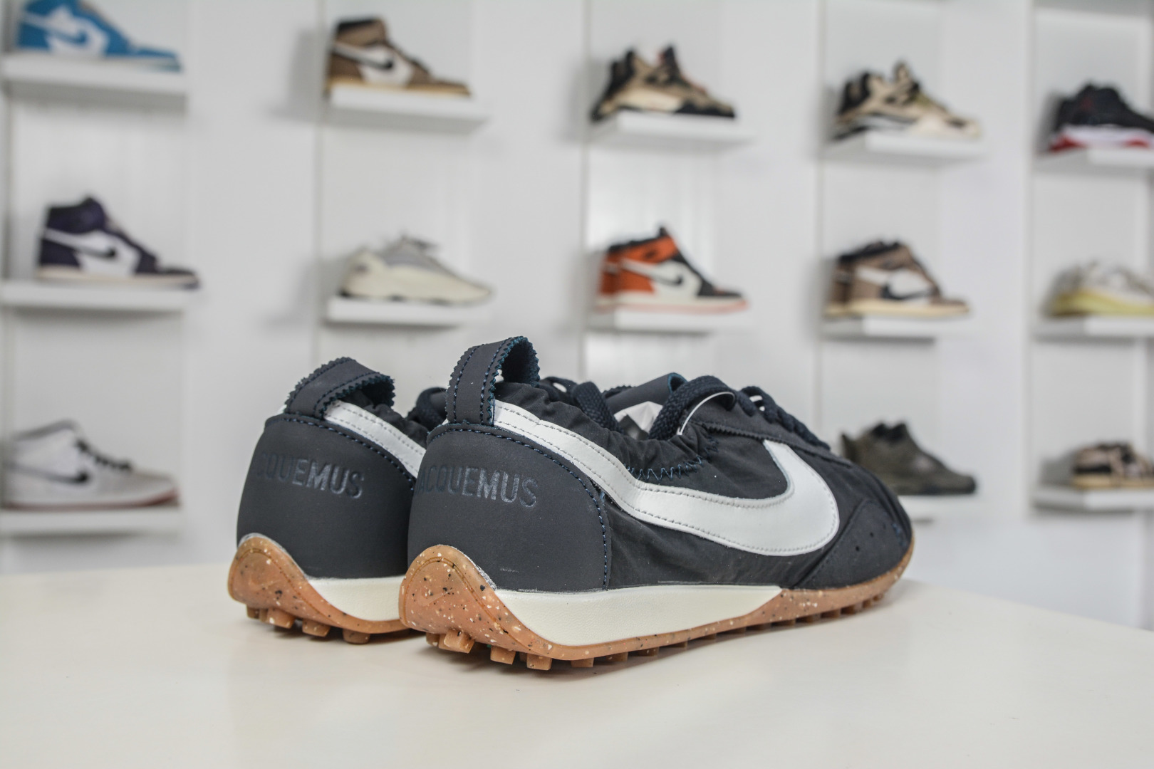 Jacquemus x Nike Jacumoon 耐克 柔软舒适防滑耐磨 低帮休闲板鞋 HV8547-001 Jacquemus x Nike Jacumoon 耐克 柔软舒适防滑耐磨 低帮休闲板鞋 HV8547-001