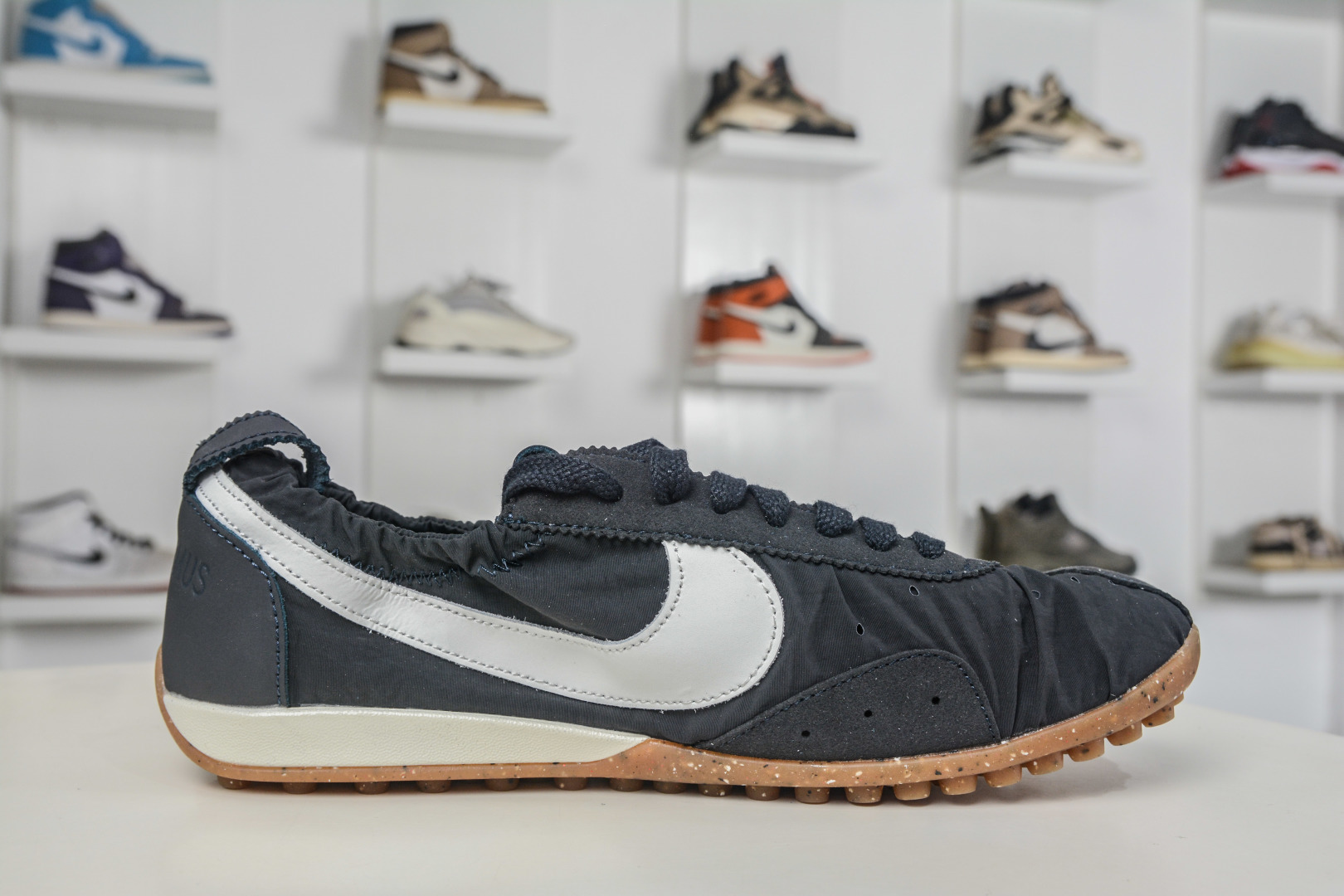 Jacquemus x Nike Jacumoon 耐克 柔软舒适防滑耐磨 低帮休闲板鞋 HV8547-001 Jacquemus x Nike Jacumoon 耐克 柔软舒适防滑耐磨 低帮休闲板鞋 HV8547-001