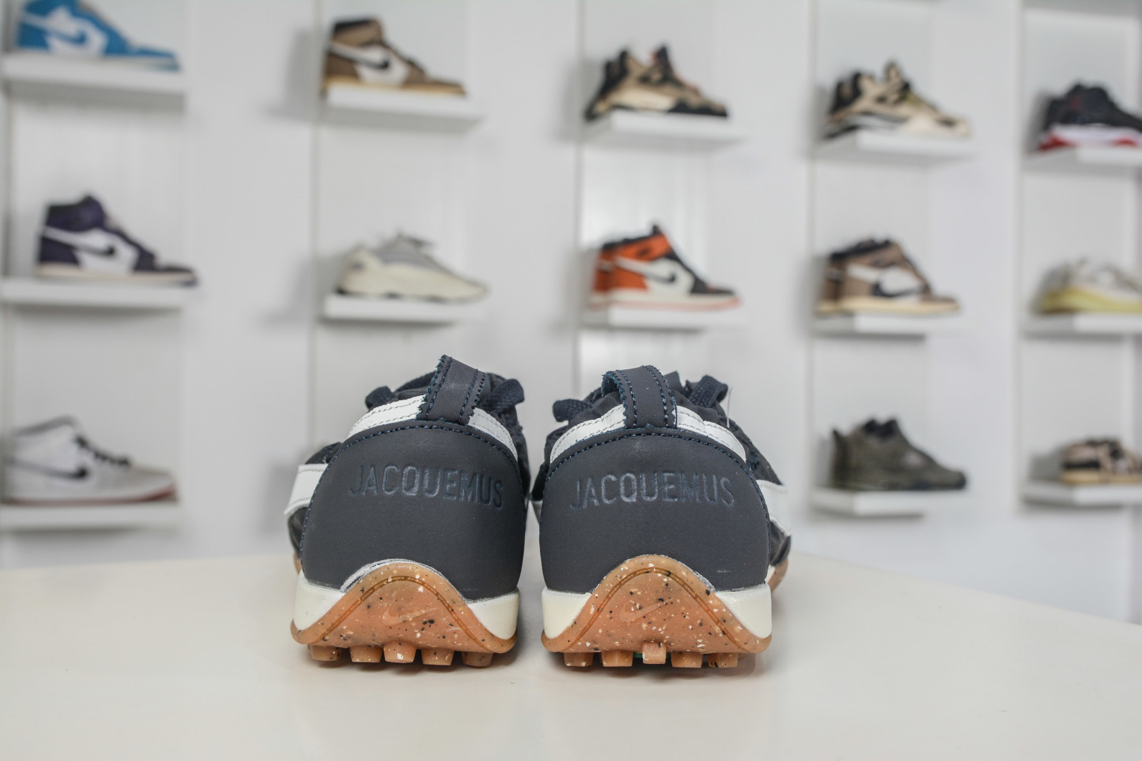 Jacquemus x Nike Jacumoon 耐克 柔软舒适防滑耐磨 低帮休闲板鞋 HV8547-001 Jacquemus x Nike Jacumoon 耐克 柔软舒适防滑耐磨 低帮休闲板鞋 HV8547-001