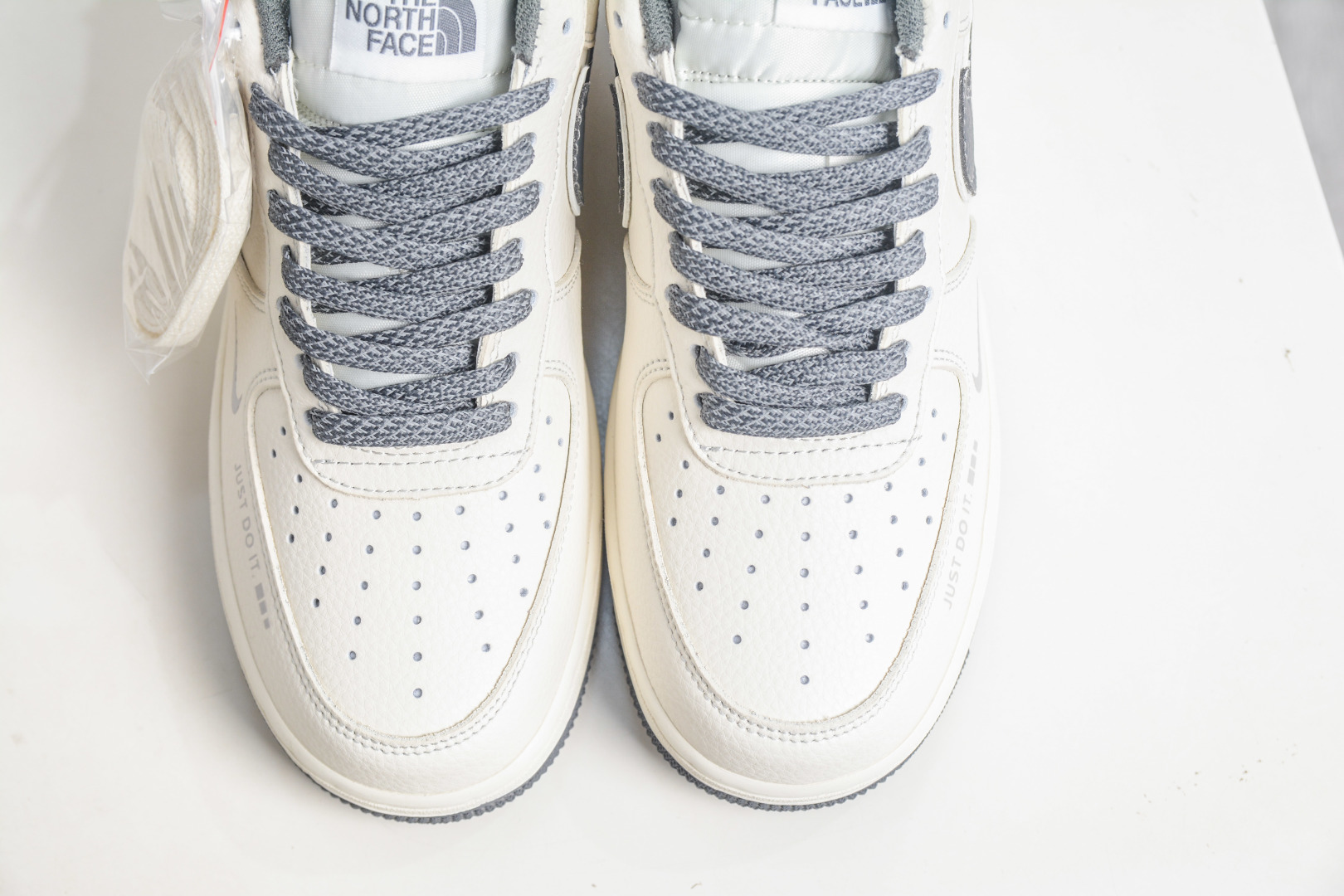The North Face x NIke Air Force 1 北面联名-米白灰 DD1982-344 The North Face x NIke Air Force 1 北面联名-米白灰 DD1982-344