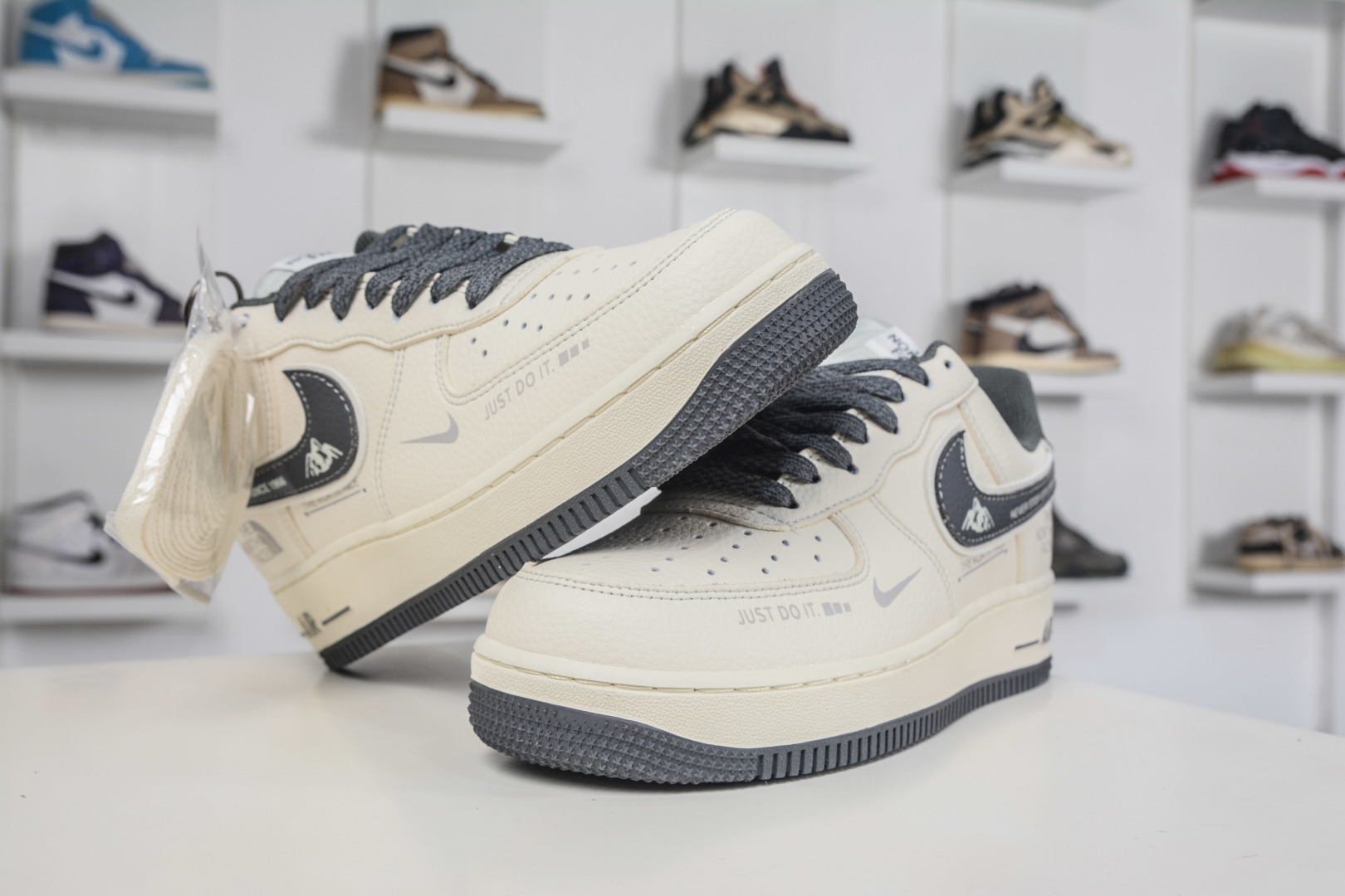The North Face x NIke Air Force 1 北面联名-米白灰 DD1982-344 The North Face x NIke Air Force 1 北面联名-米白灰 DD1982-344