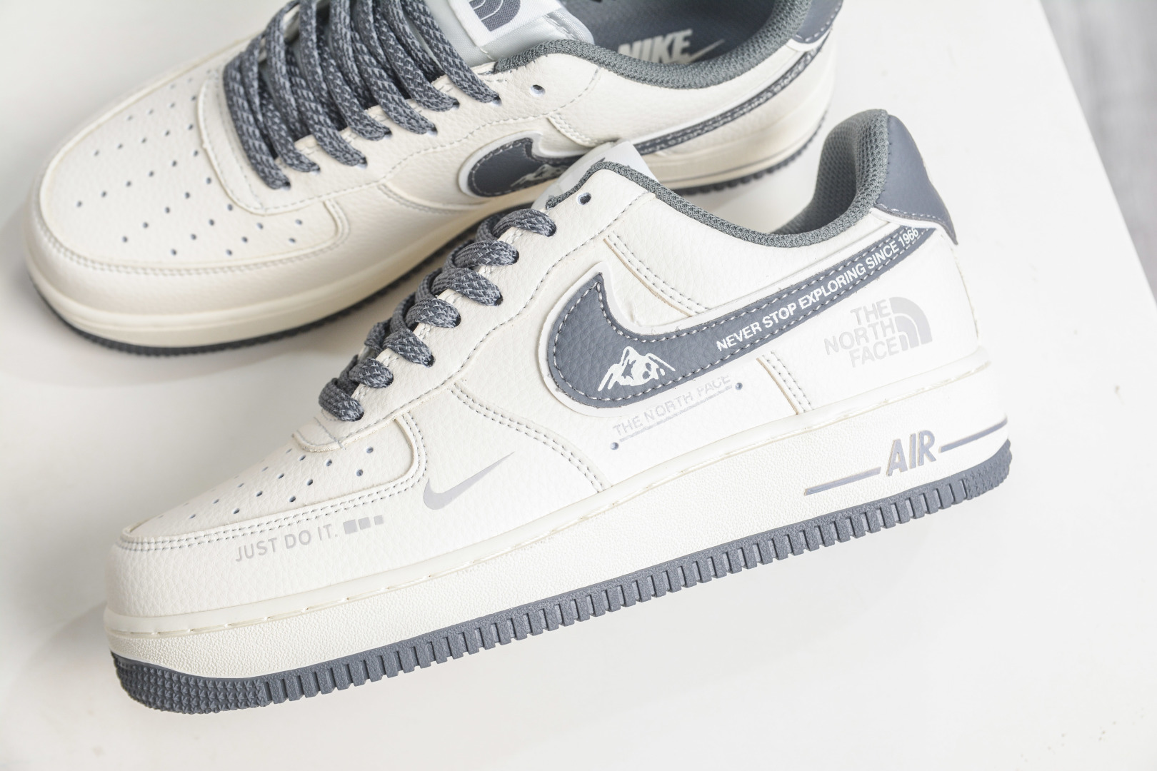 The North Face x NIke Air Force 1 北面联名-米白灰 DD1982-344 The North Face x NIke Air Force 1 北面联名-米白灰 DD1982-344