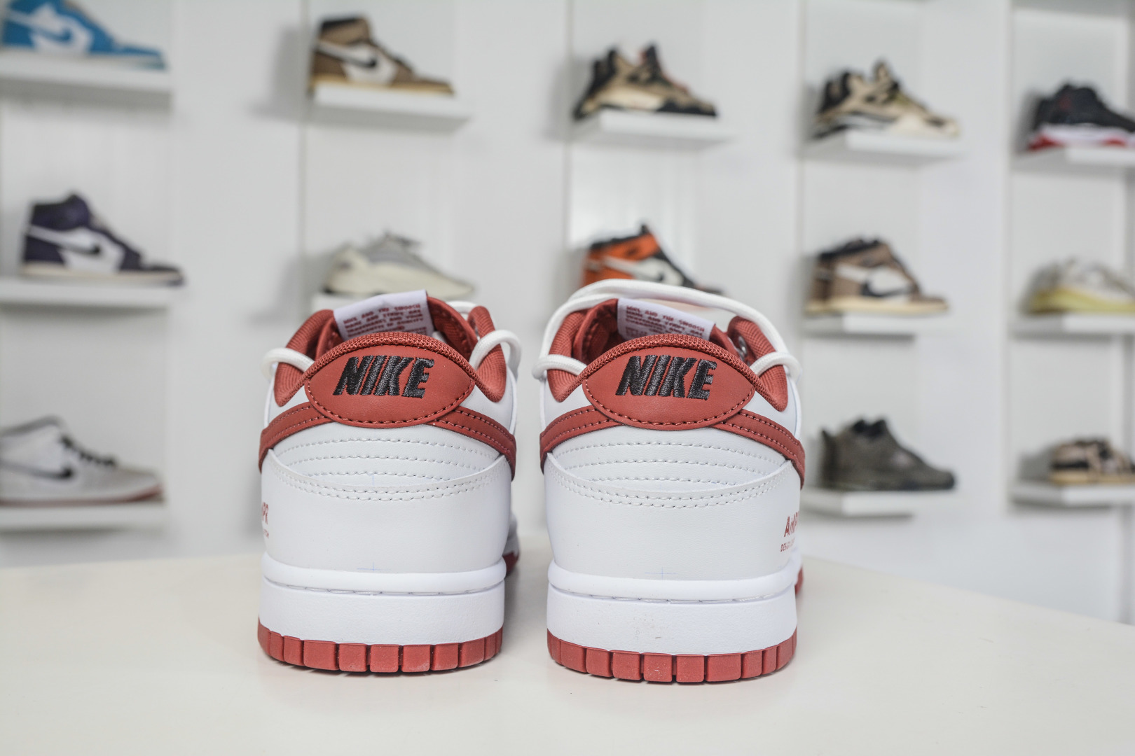 NK Dunk Low Retro 朱旌 白红 此款以低饱和灰度叠搭塑造高级层次感 WR0620-119 NK Dunk Low Retro 朱旌 白红 此款以低饱和灰度叠搭塑造高级层次感 WR0620-119