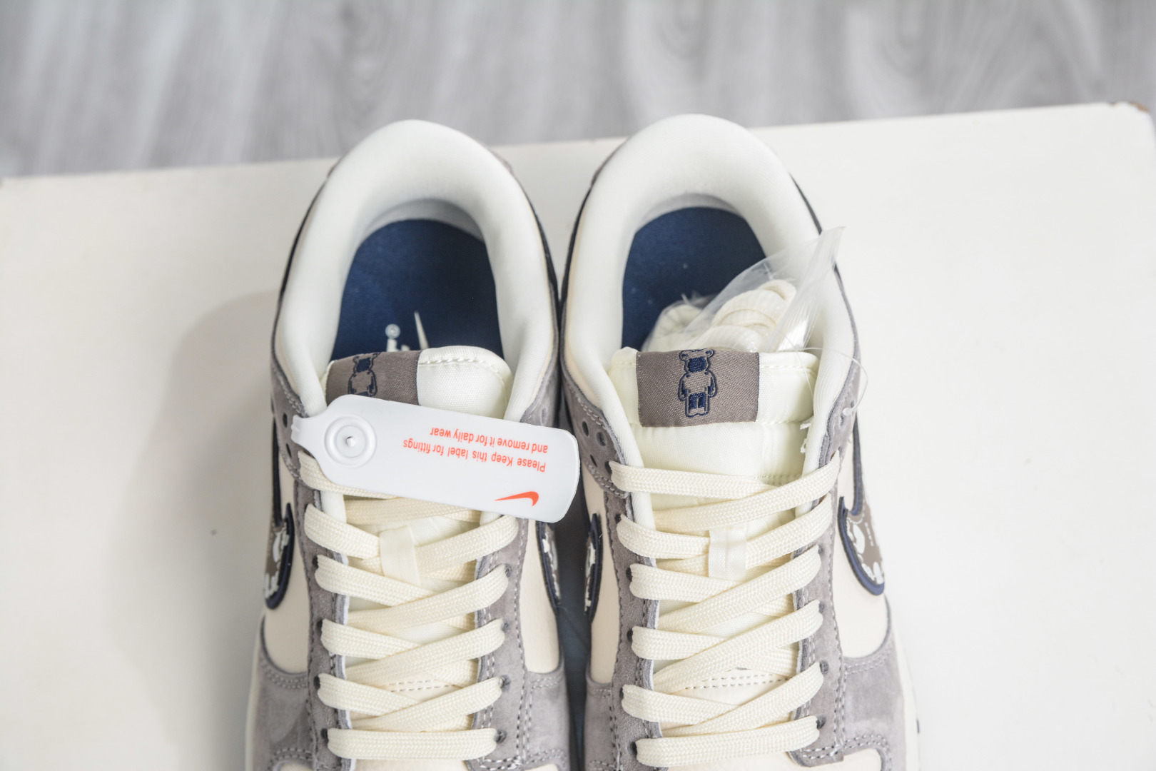 Nike SB Dunk Low x Kaws 暴力熊联名-米灰 TX1688-007 Nike SB Dunk Low x Kaws 暴力熊联名-米灰 TX1688-007