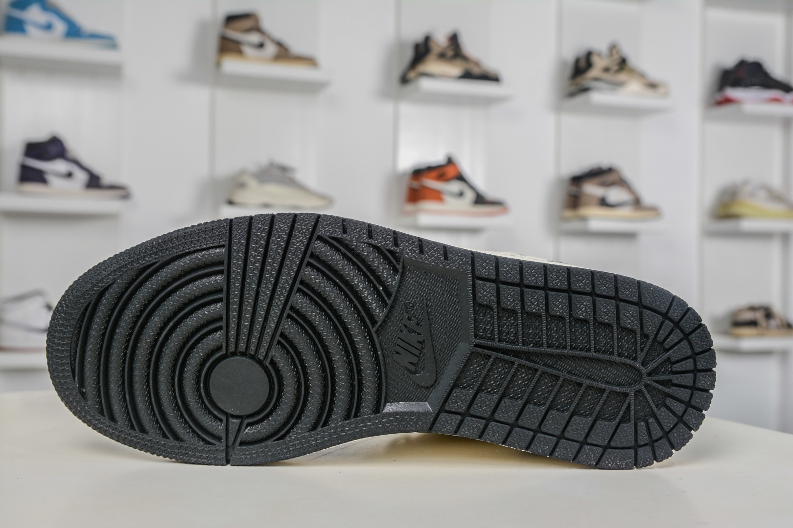 Air Jordan x Louis Vuitton AJ1 Low AJ1 低帮LV联名-黑白 QL1988-006 Air Jordan x Louis Vuitton AJ1 Low AJ1 低帮LV联名-黑白 QL1988-006