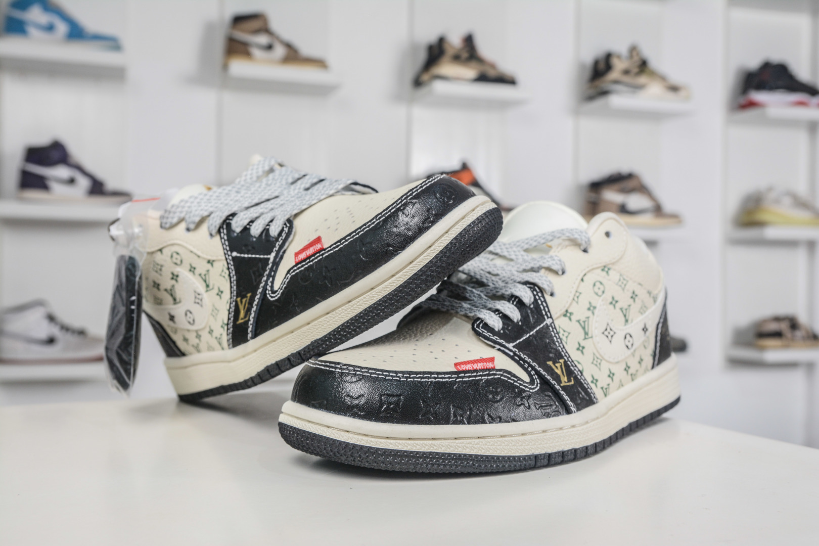 Air Jordan x Louis Vuitton AJ1 Low AJ1 低帮LV联名-黑白 QL1988-006 Air Jordan x Louis Vuitton AJ1 Low AJ1 低帮LV联名-黑白 QL1988-006