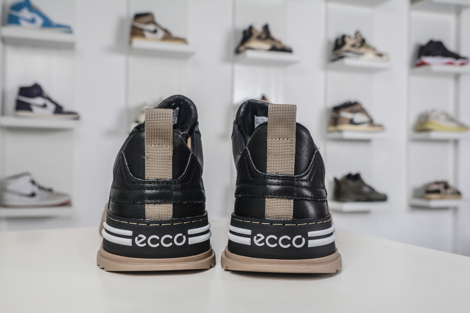 ECCO爱步休闲板鞋 舒适耐磨厚底鞋 街头ACE热销款 502935-010