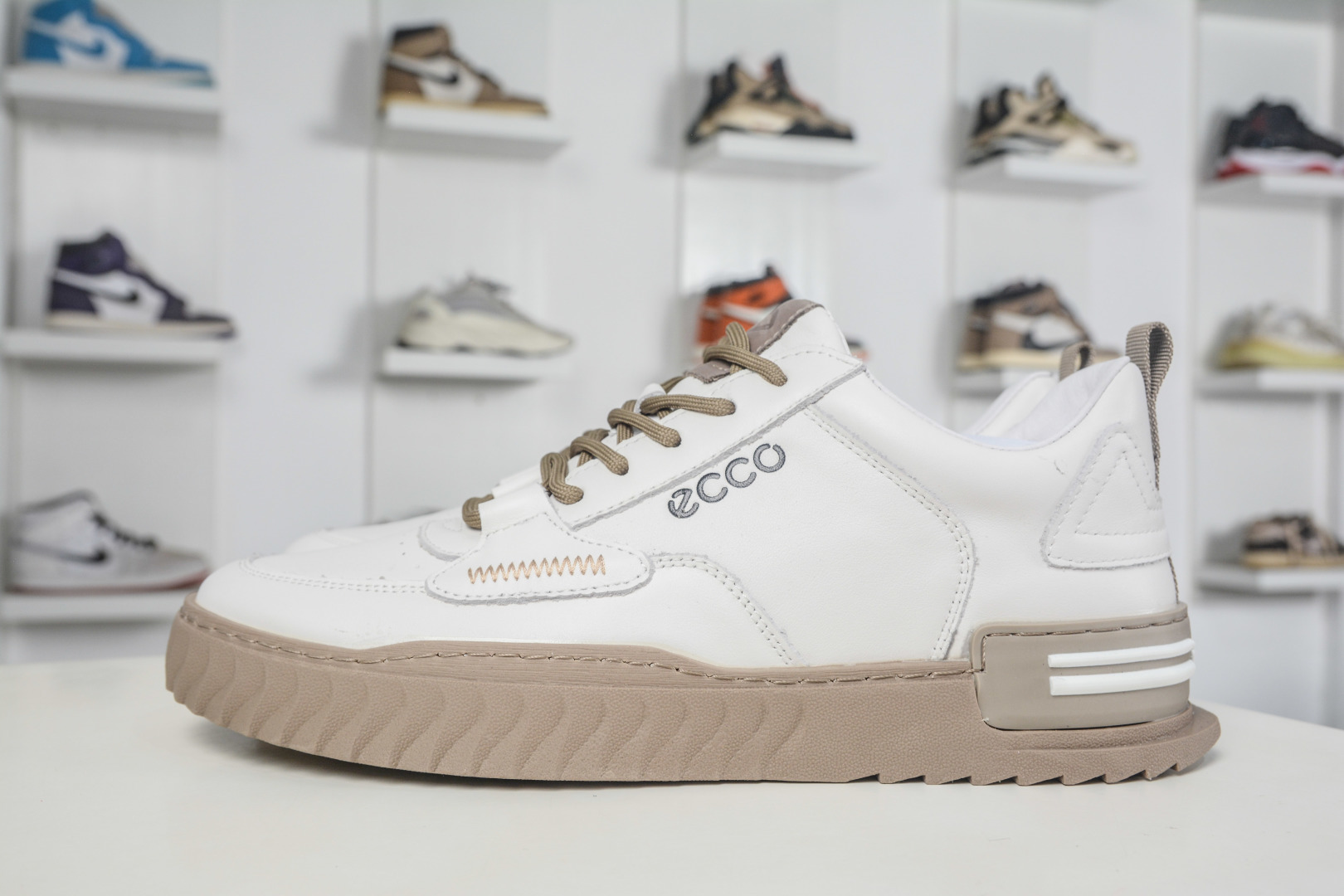 300 ECCO爱步休闲板鞋 舒适耐磨厚底鞋 街头ACE热销款 502935-010-Chinese UA Cheap High Quatity Brand Clothes Bags handbags Sneakers wholesale wholesaler seller from China Factory suppliers Fashion Clothing Shoes best Quality Beautiful Price 300 ECCO爱步休闲板鞋 舒适耐磨厚底鞋 街头ACE热销款 502935-010