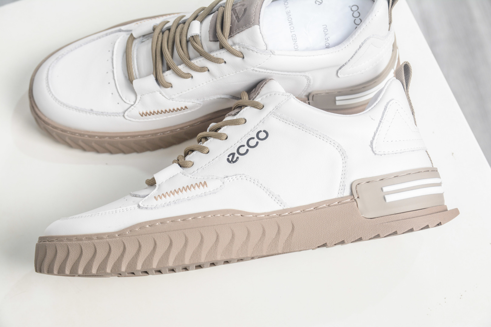 300 ECCO爱步休闲板鞋 舒适耐磨厚底鞋 街头ACE热销款 502935-010-Chinese UA Cheap High Quatity Brand Clothes Bags handbags Sneakers wholesale wholesaler seller from China Factory suppliers Fashion Clothing Shoes best Quality Beautiful Price 300 ECCO爱步休闲板鞋 舒适耐磨厚底鞋 街头ACE热销款 502935-010