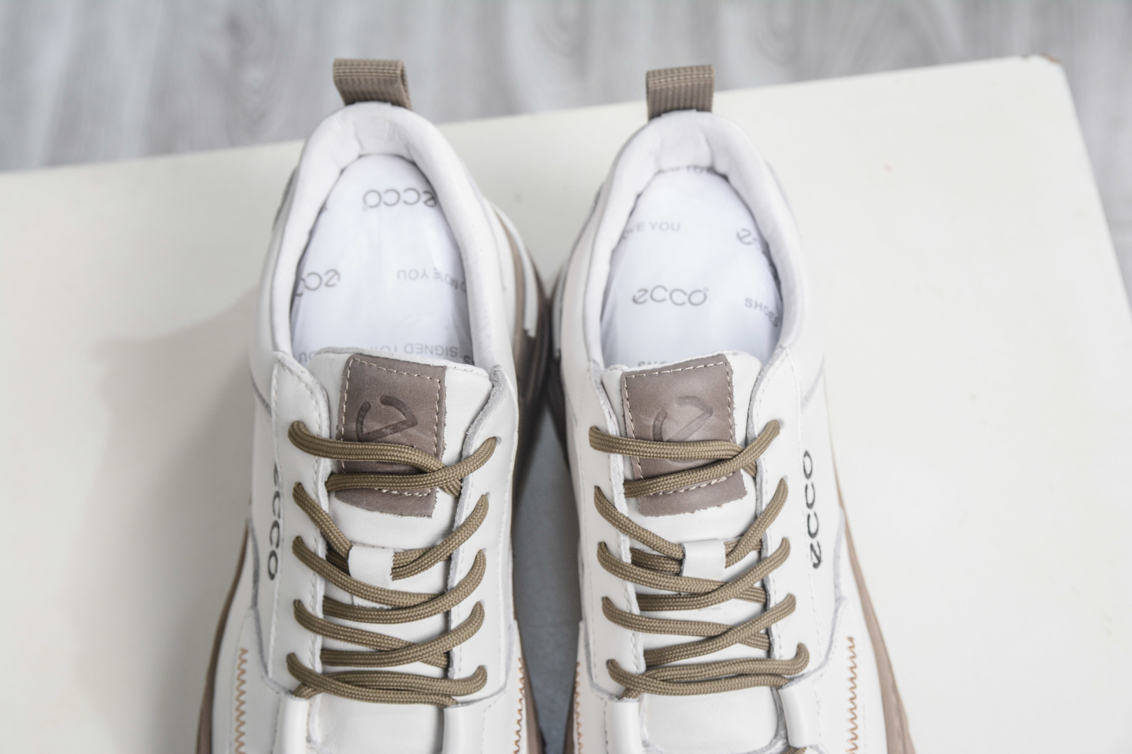 300 ECCO爱步休闲板鞋 舒适耐磨厚底鞋 街头ACE热销款 502935-010-Chinese UA Cheap High Quatity Brand Clothes Bags handbags Sneakers wholesale wholesaler seller from China Factory suppliers Fashion Clothing Shoes best Quality Beautiful Price 300 ECCO爱步休闲板鞋 舒适耐磨厚底鞋 街头ACE热销款 502935-010