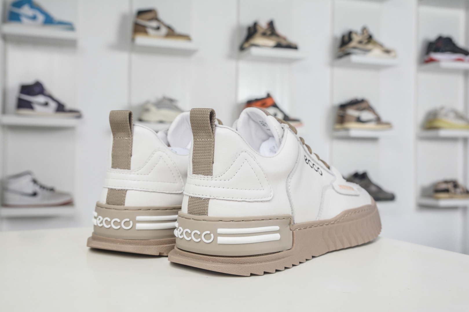 300 ECCO爱步休闲板鞋 舒适耐磨厚底鞋 街头ACE热销款 502935-010-Chinese UA Cheap High Quatity Brand Clothes Bags handbags Sneakers wholesale wholesaler seller from China Factory suppliers Fashion Clothing Shoes best Quality Beautiful Price 300 ECCO爱步休闲板鞋 舒适耐磨厚底鞋 街头ACE热销款 502935-010
