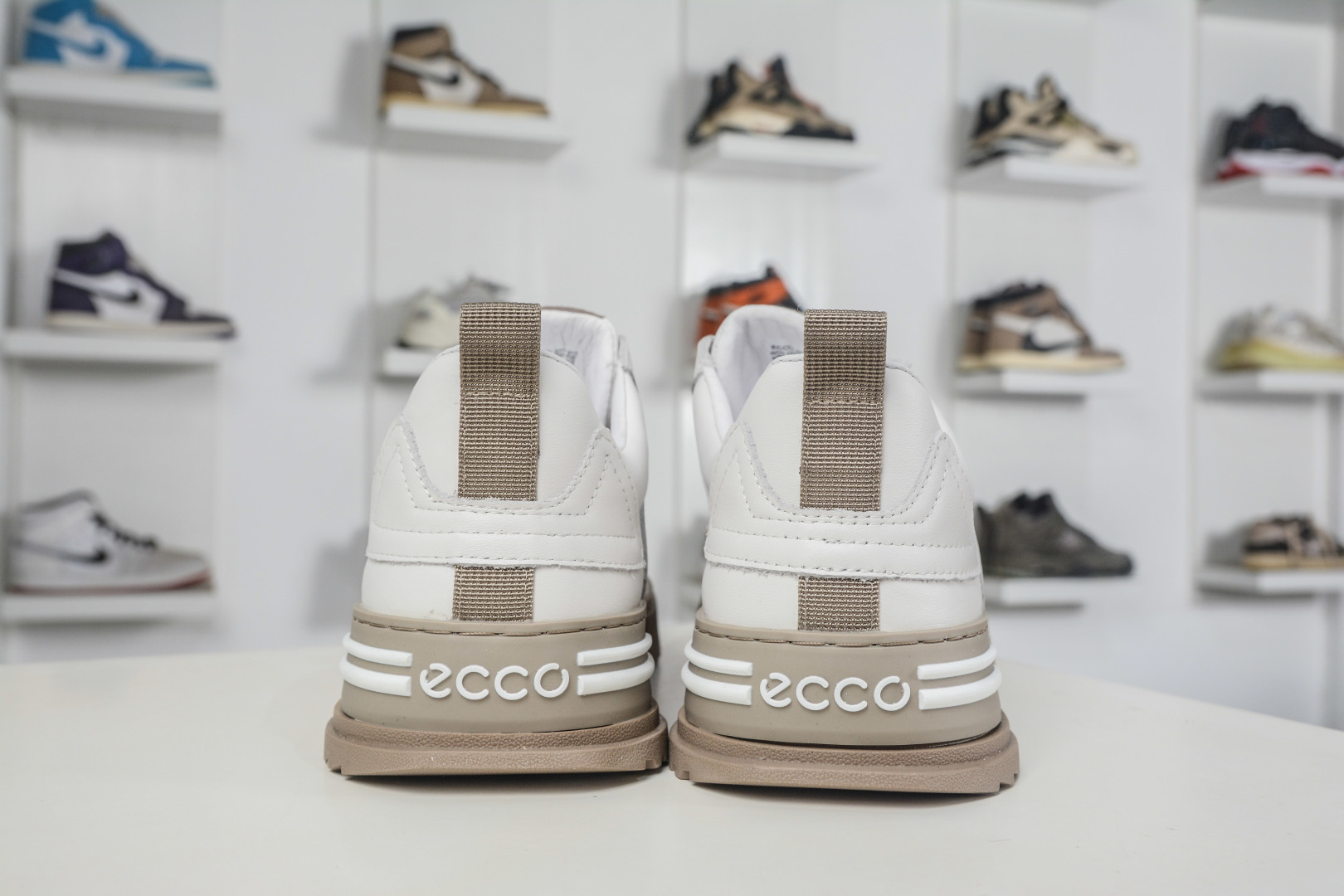 300 ECCO爱步休闲板鞋 舒适耐磨厚底鞋 街头ACE热销款 502935-010-Chinese UA Cheap High Quatity Brand Clothes Bags handbags Sneakers wholesale wholesaler seller from China Factory suppliers Fashion Clothing Shoes best Quality Beautiful Price 300 ECCO爱步休闲板鞋 舒适耐磨厚底鞋 街头ACE热销款 502935-010