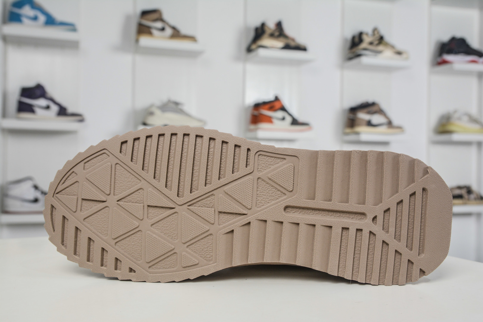 300 ECCO爱步休闲板鞋 舒适耐磨厚底鞋 街头ACE热销款 502935-010-Chinese UA Cheap High Quatity Brand Clothes Bags handbags Sneakers wholesale wholesaler seller from China Factory suppliers Fashion Clothing Shoes best Quality Beautiful Price 300 ECCO爱步休闲板鞋 舒适耐磨厚底鞋 街头ACE热销款 502935-010