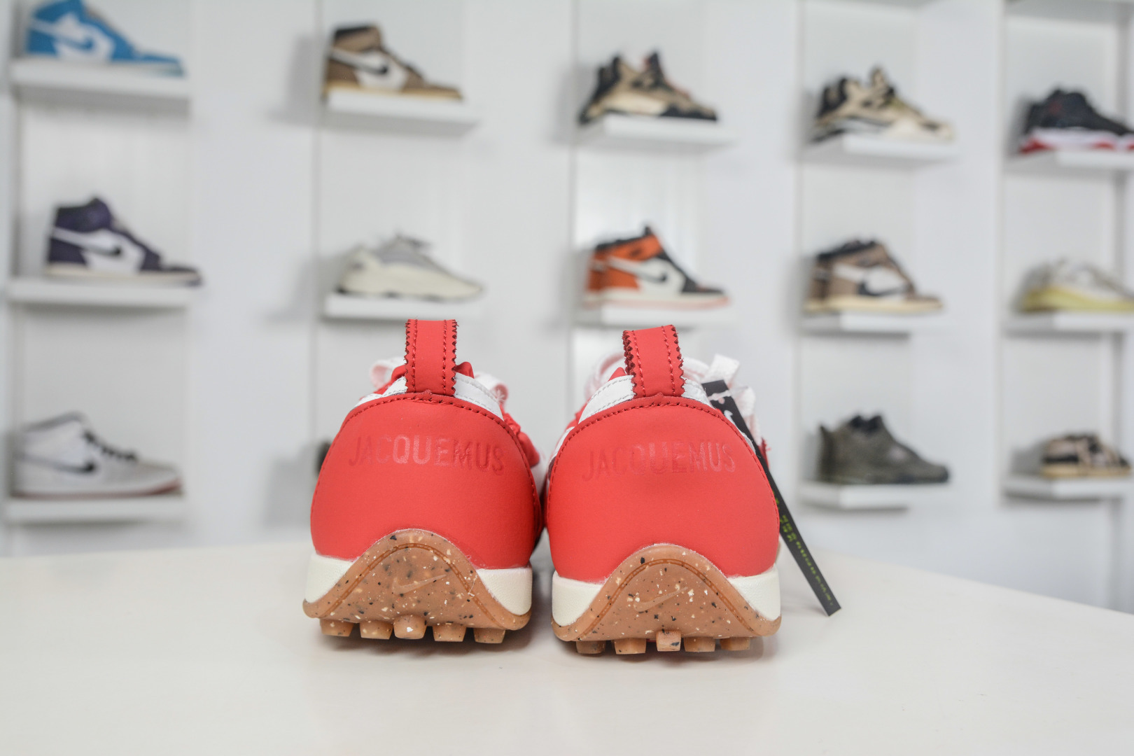 Jacquemus x Nike Jacumoon 耐克 柔软舒适防滑耐磨 低帮休闲板鞋 HV8547-600 Jacquemus x Nike Jacumoon 耐克 柔软舒适防滑耐磨 低帮休闲板鞋 HV8547-600