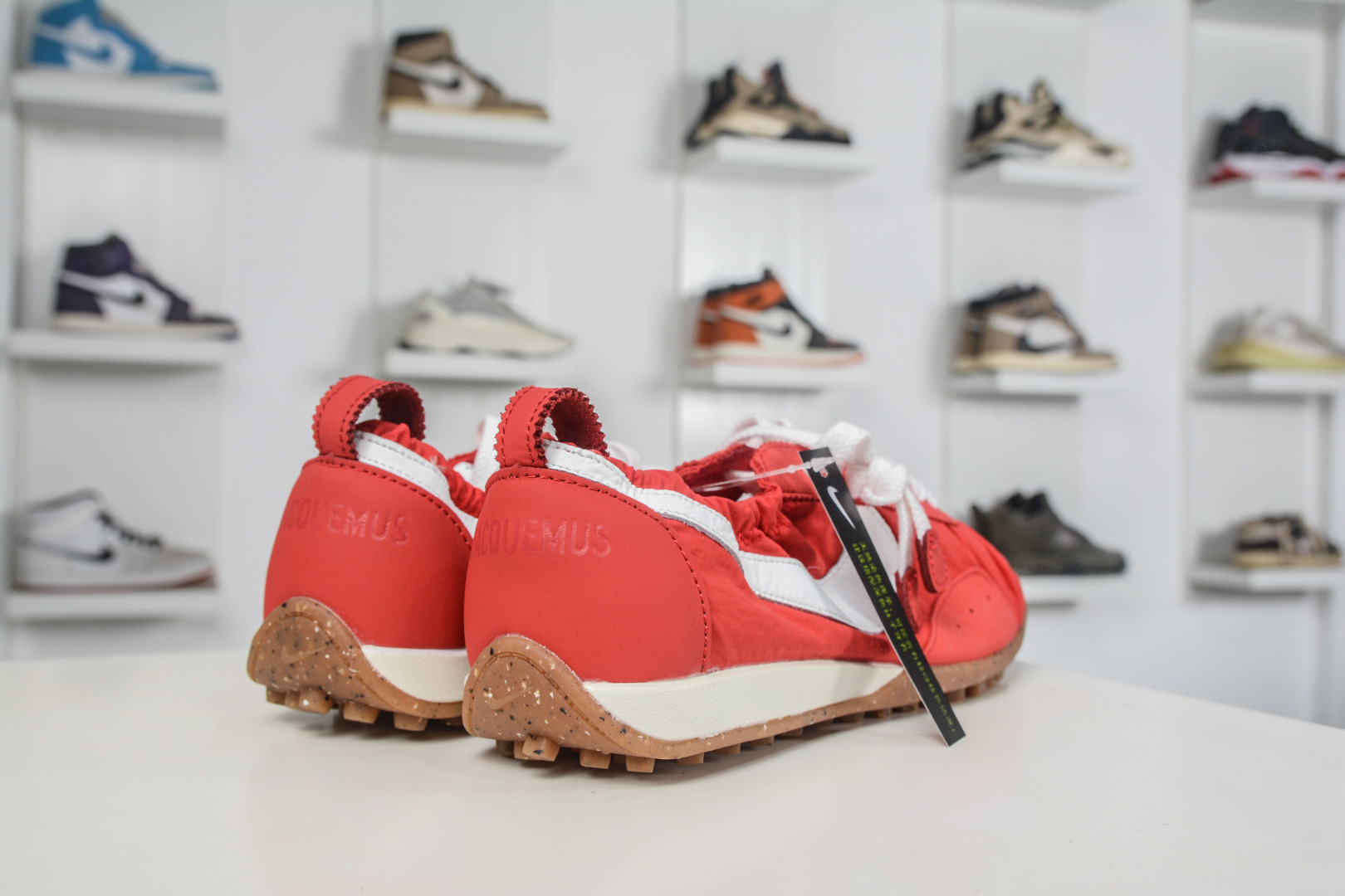 Jacquemus x Nike Jacumoon 耐克 柔软舒适防滑耐磨 低帮休闲板鞋 HV8547-600 Jacquemus x Nike Jacumoon 耐克 柔软舒适防滑耐磨 低帮休闲板鞋 HV8547-600