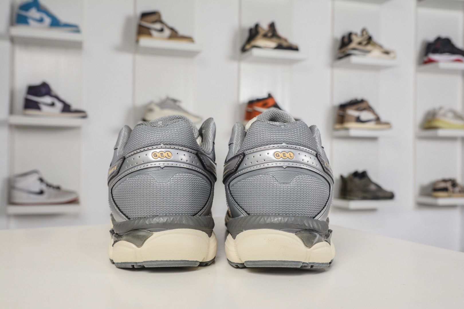 Asics Gel-Cumulus 16 亚瑟士复古透气休闲缓震耐磨跑步鞋 1203A733-101 Asics Gel-Cumulus 16 亚瑟士复古透气休闲缓震耐磨跑步鞋 1203A733-101