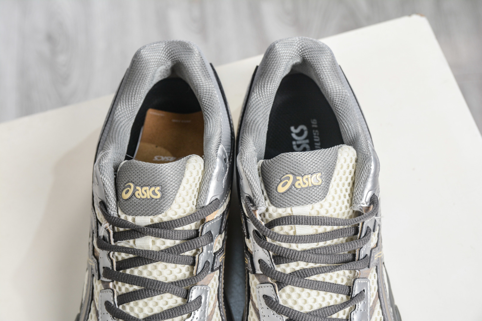 Asics Gel-Cumulus 16 亚瑟士复古透气休闲缓震耐磨跑步鞋 1203A733-101 Asics Gel-Cumulus 16 亚瑟士复古透气休闲缓震耐磨跑步鞋 1203A733-101